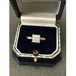 9ct GOLD DIAMOND CLUSTER RING