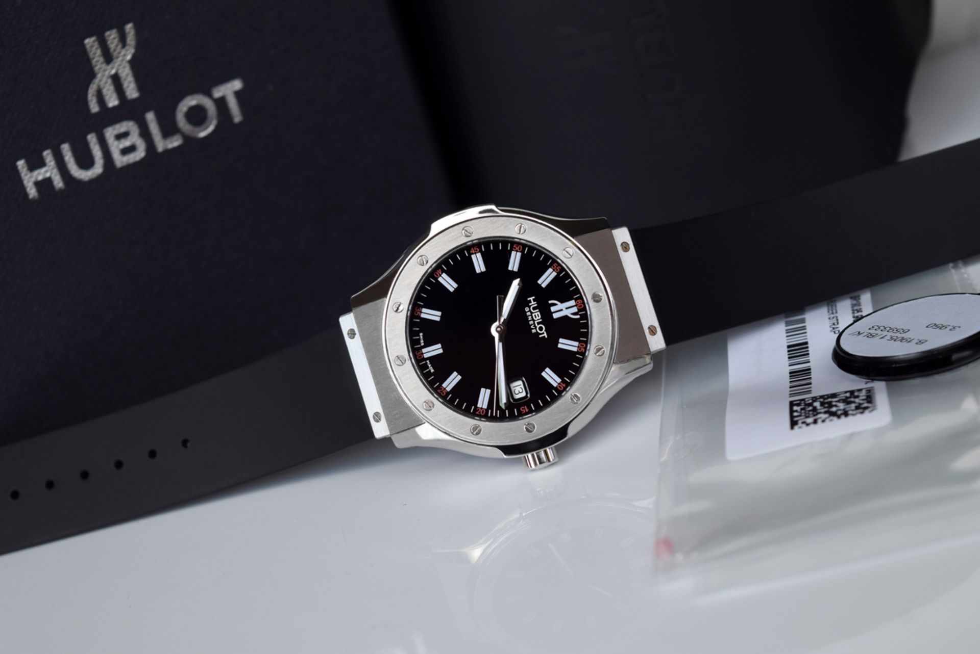 HUBLOT - FUSION (B 1905.1) BLACK DIAL & STAINLESS STEEL CASE! - Image 2 of 8