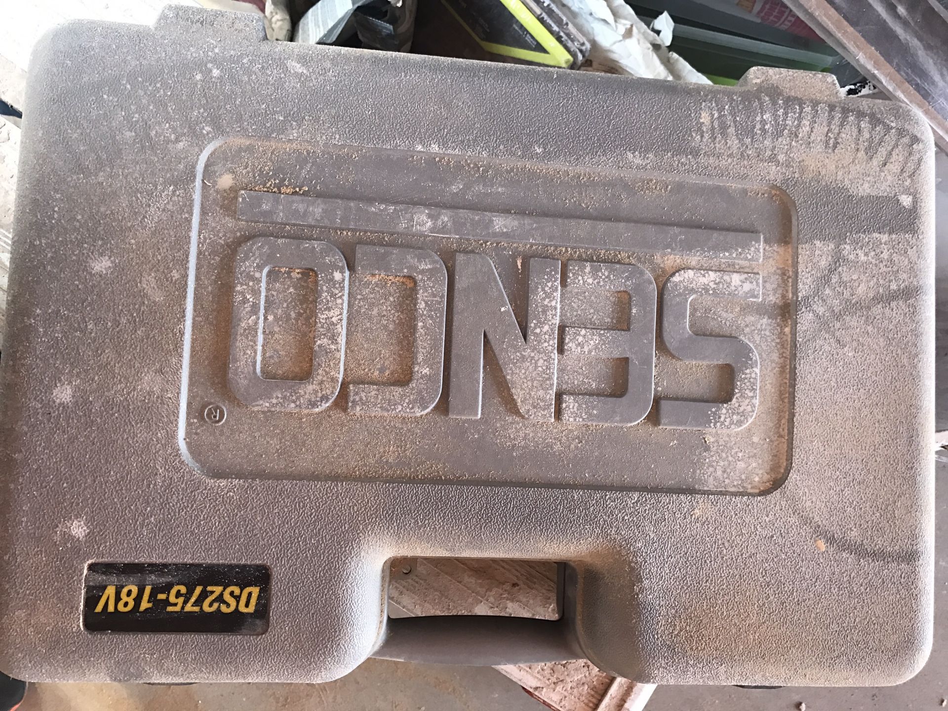 Senco Duraspin Self Feed Cordless Drywall Screw Gun DS275-18V - Image 2 of 4