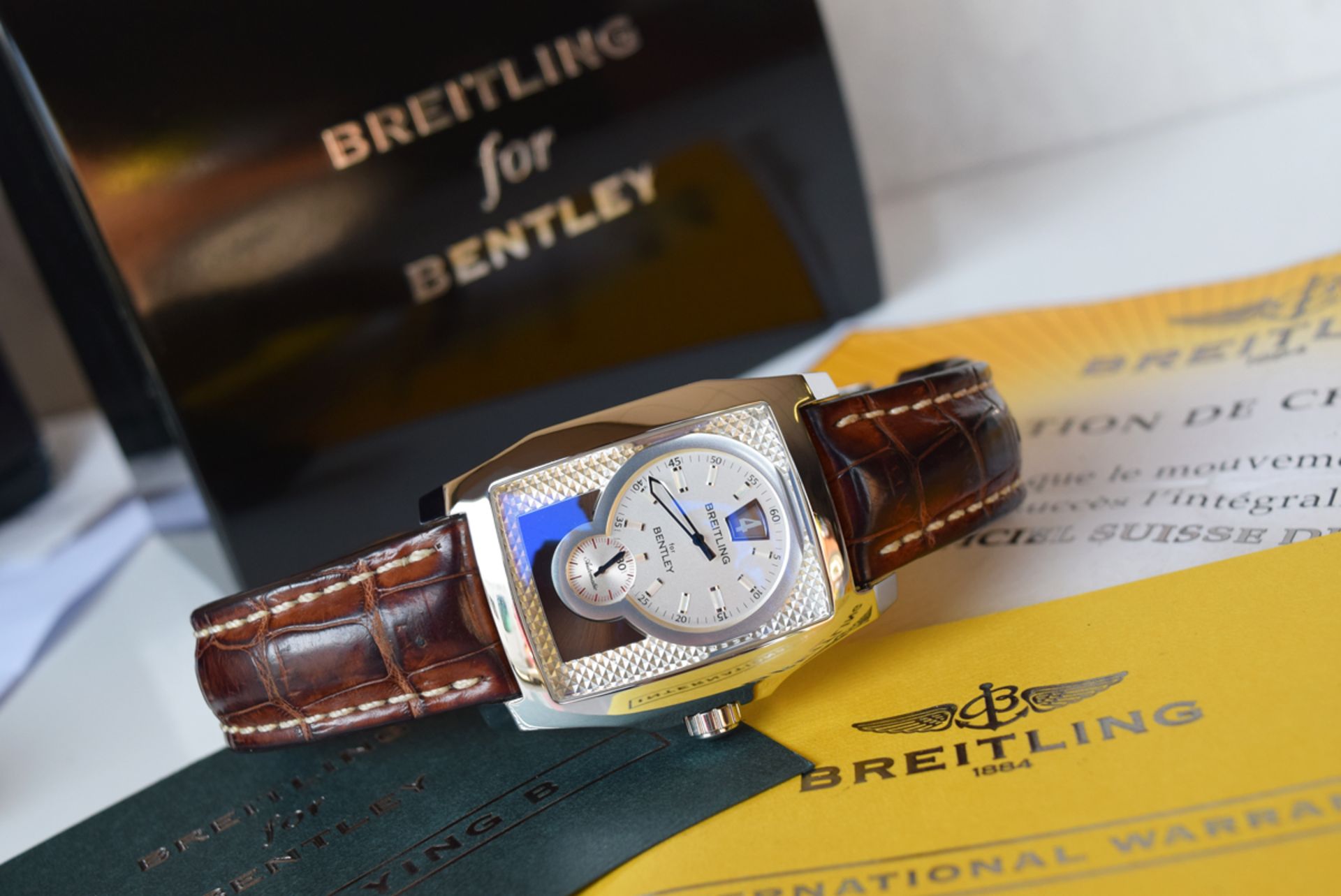 BREITLING BENTLEY - 'FLYING B' JUMP HOUR - (A28362) - Image 8 of 12