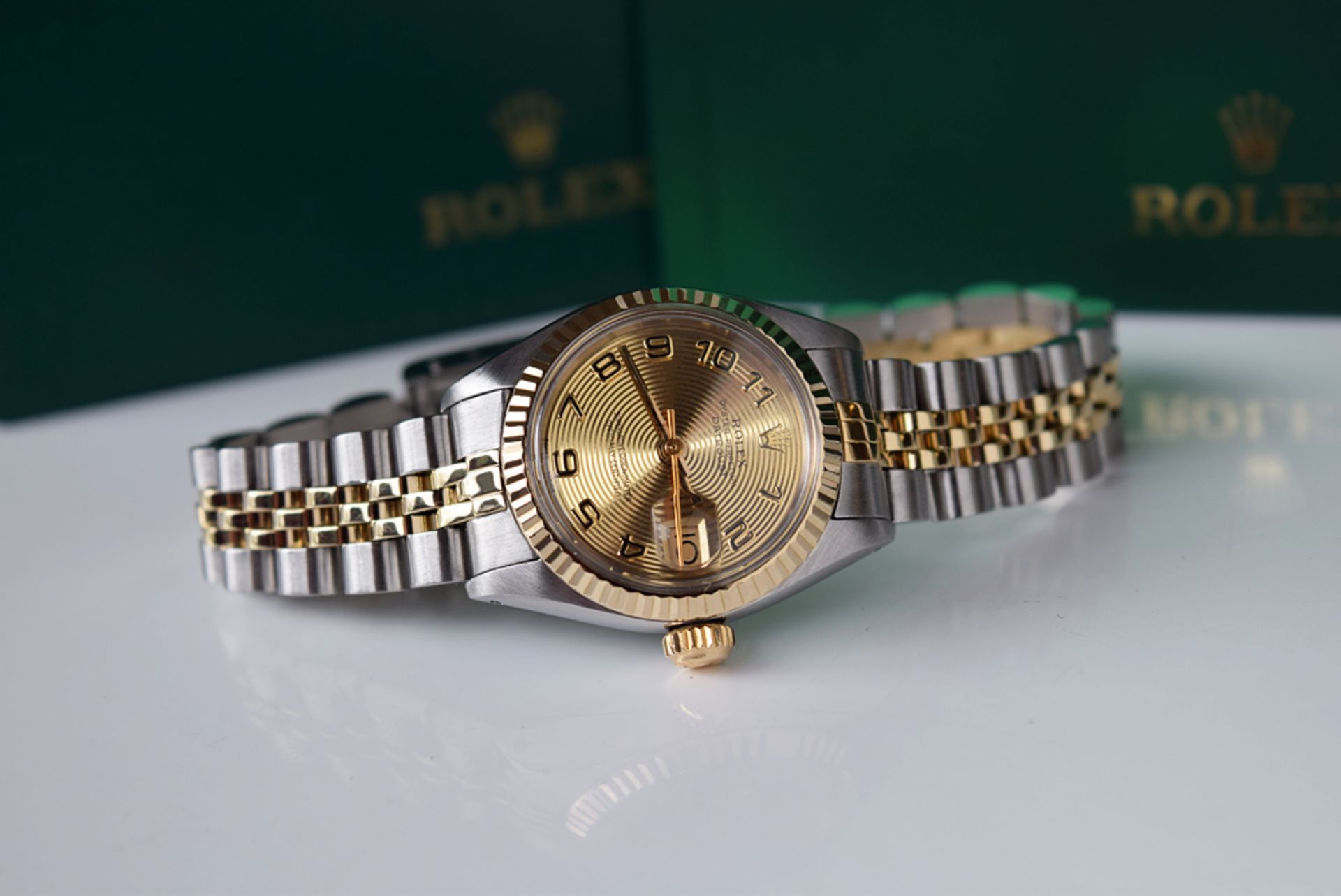 ROLEX DATEJUST - GOLD & STAINLESS STEEL WITH CONCENTRIC RING DIAL - Image 4 of 6