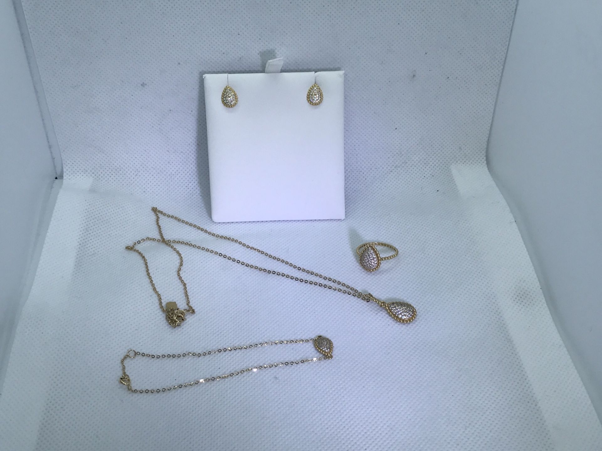 18ct GOLD BRACELET, RING, EARRINGS & PENDANT SET - Image 5 of 5