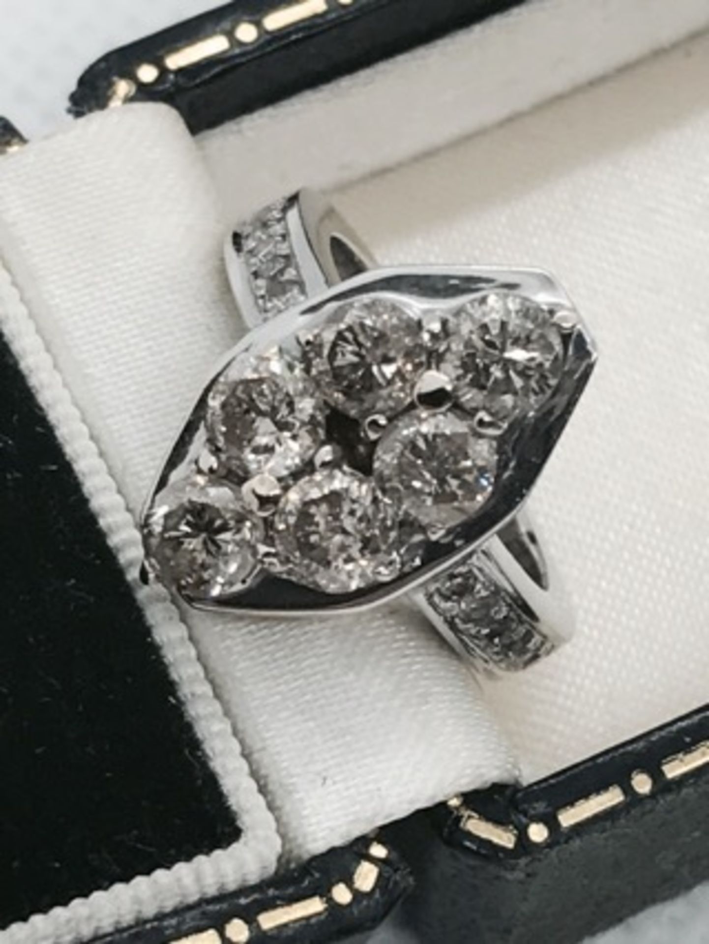 FINE 3.50ct DIAMOND RING SET IN WHITE METAL (TESTED AS 18ct WHITE GOLD)