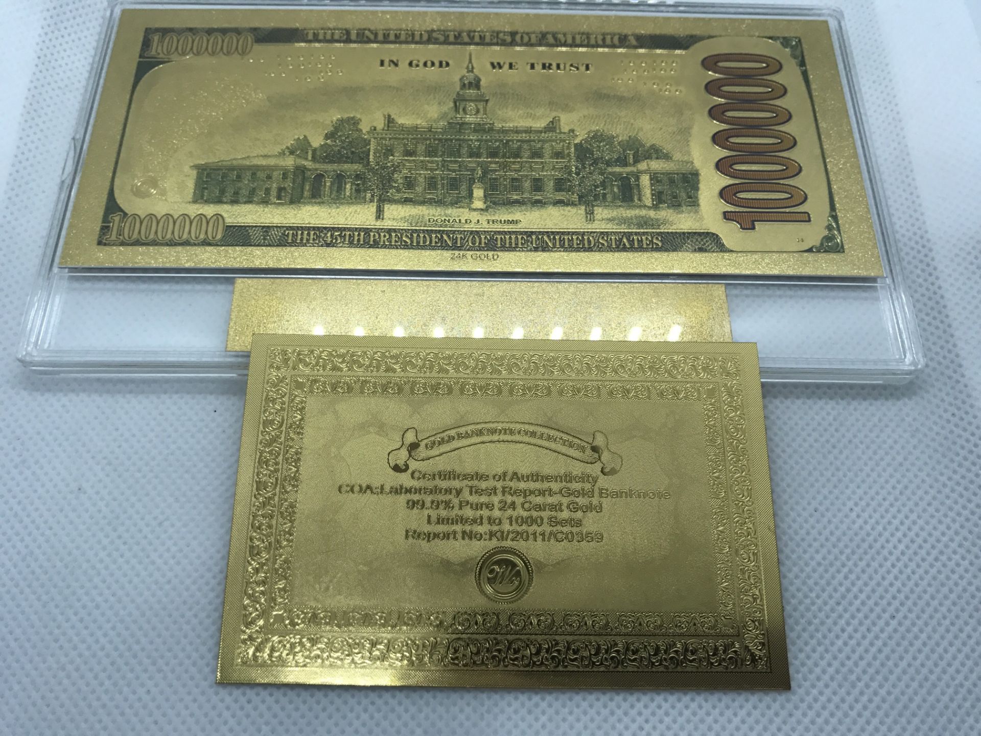 NOVELTY TRUMP 1,000,000 DOLLAR GOLD COLOURED NOTE - Image 2 of 2