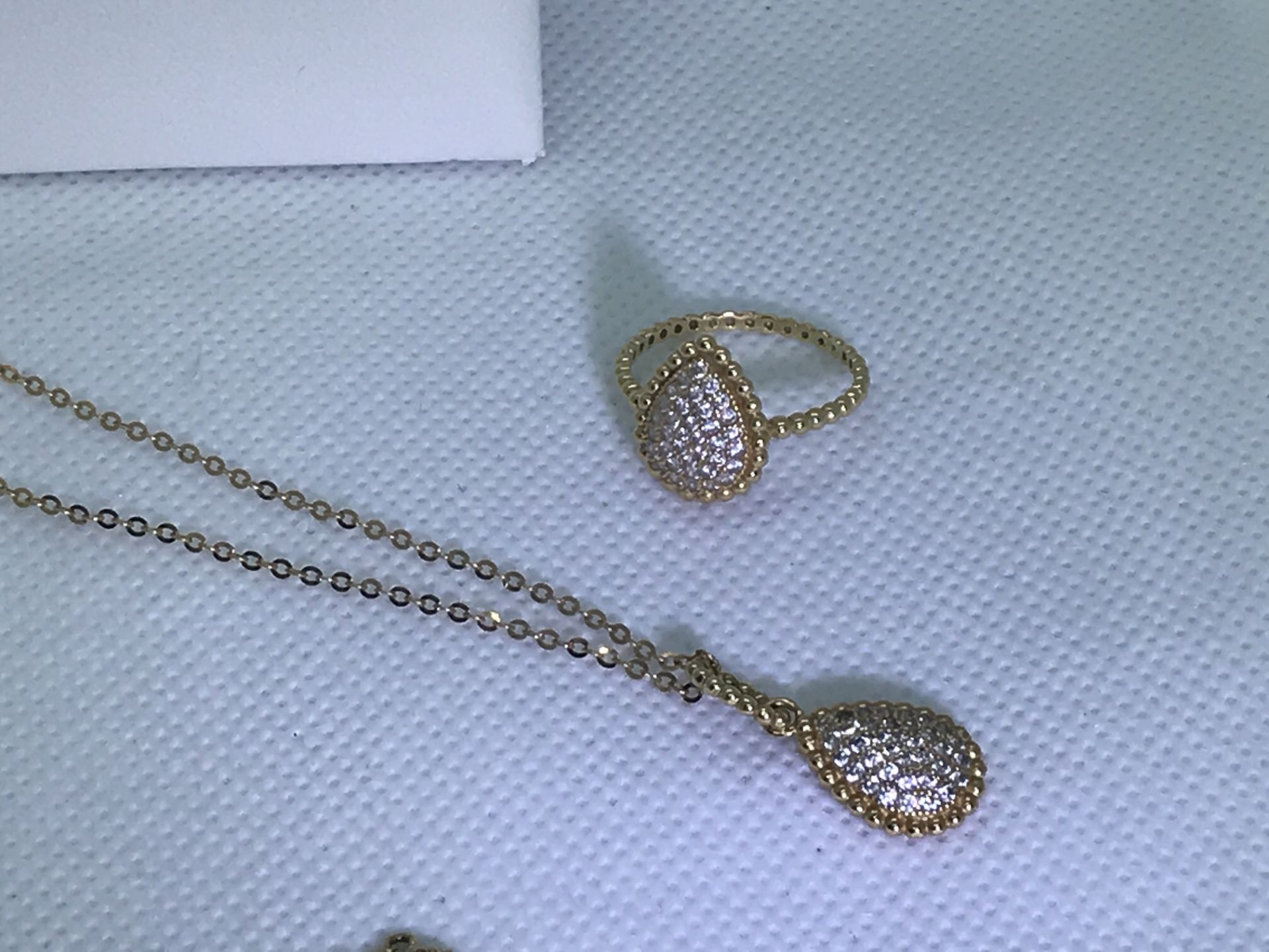 18ct GOLD BRACELET, RING, EARRINGS & PENDANT SET - Image 4 of 5