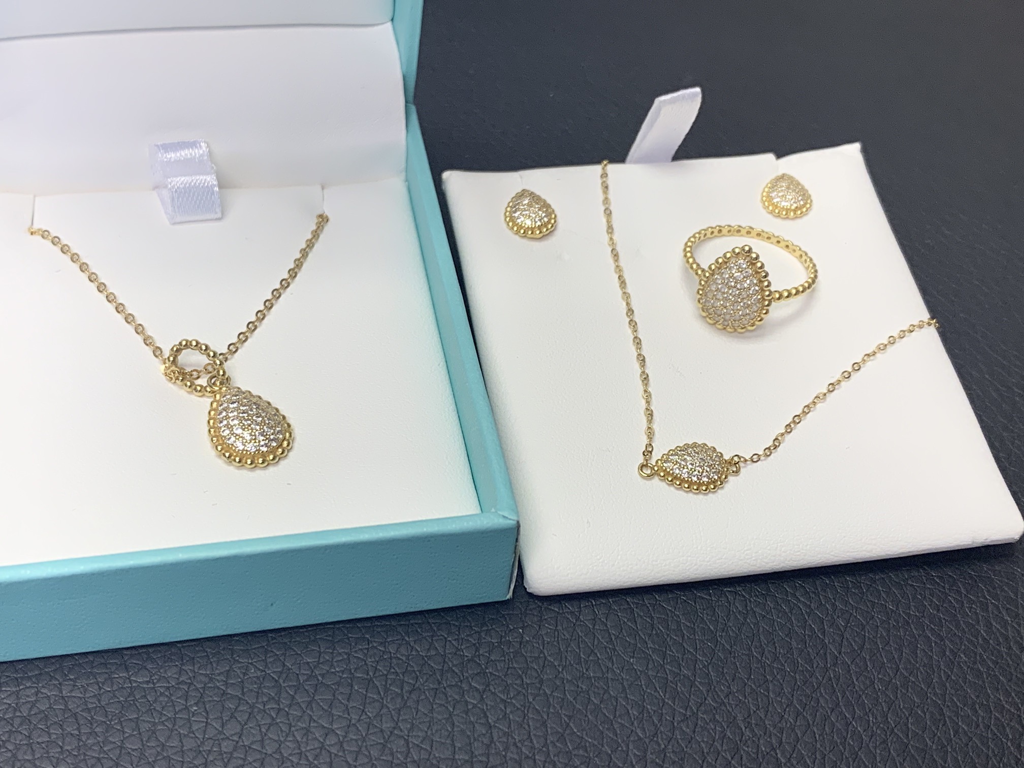 18ct GOLD NECKLACE, EARRINGS, BRACELET & RING SET