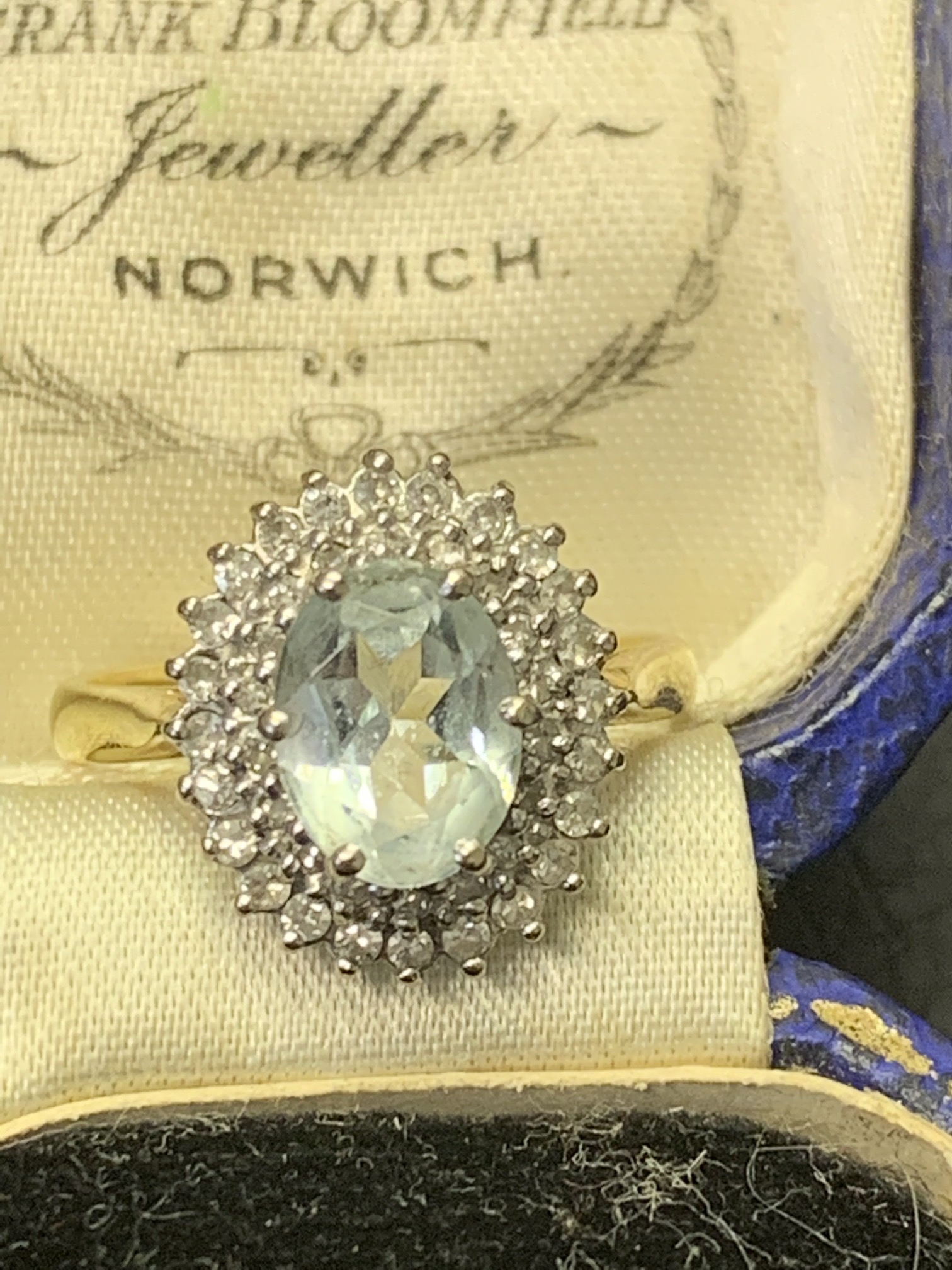 18ct GOLD AQUAMARINE & DIAMOND RING