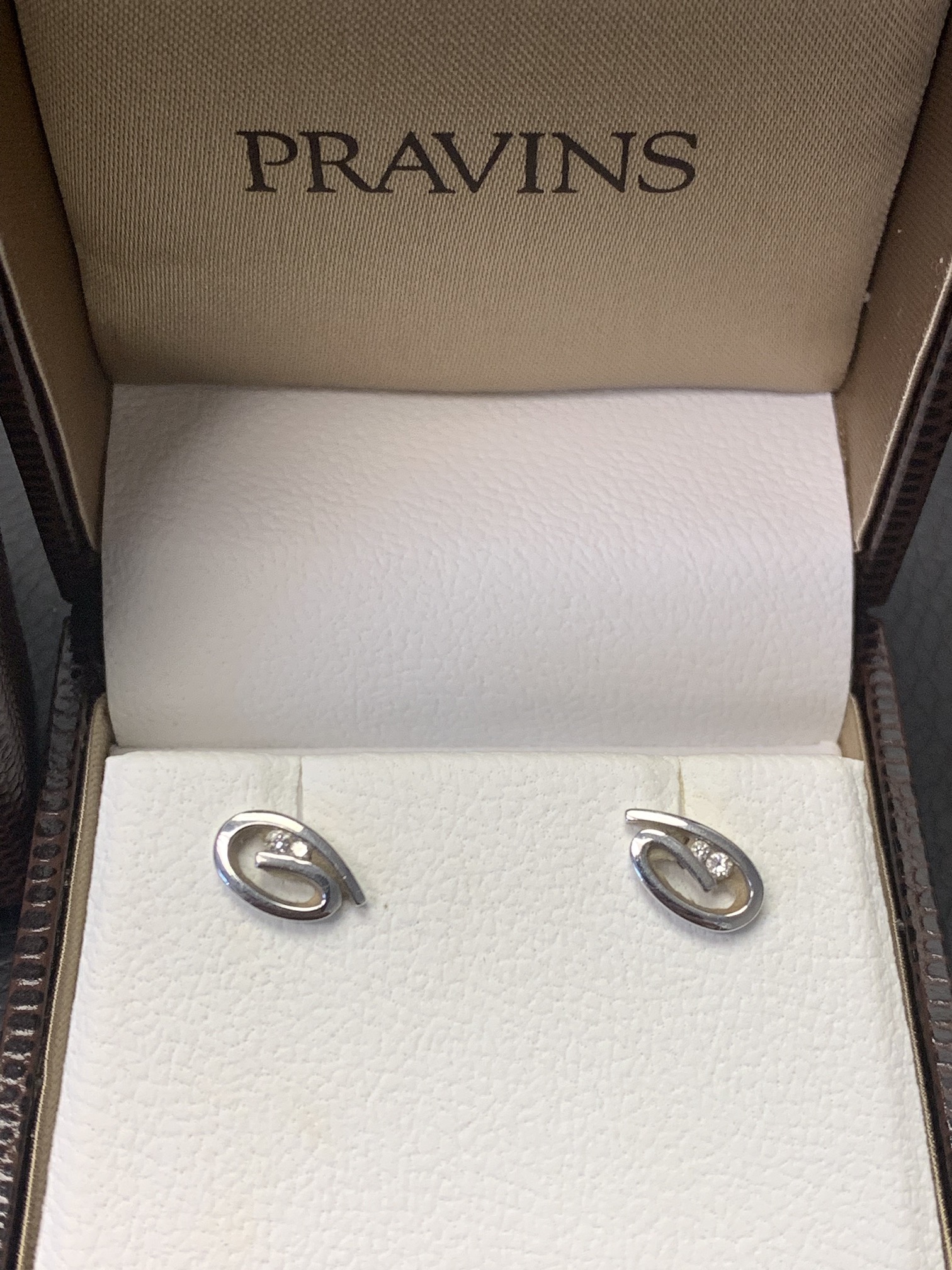 18ct GOLD DIAMOND SET PRAVIN EARRINGS