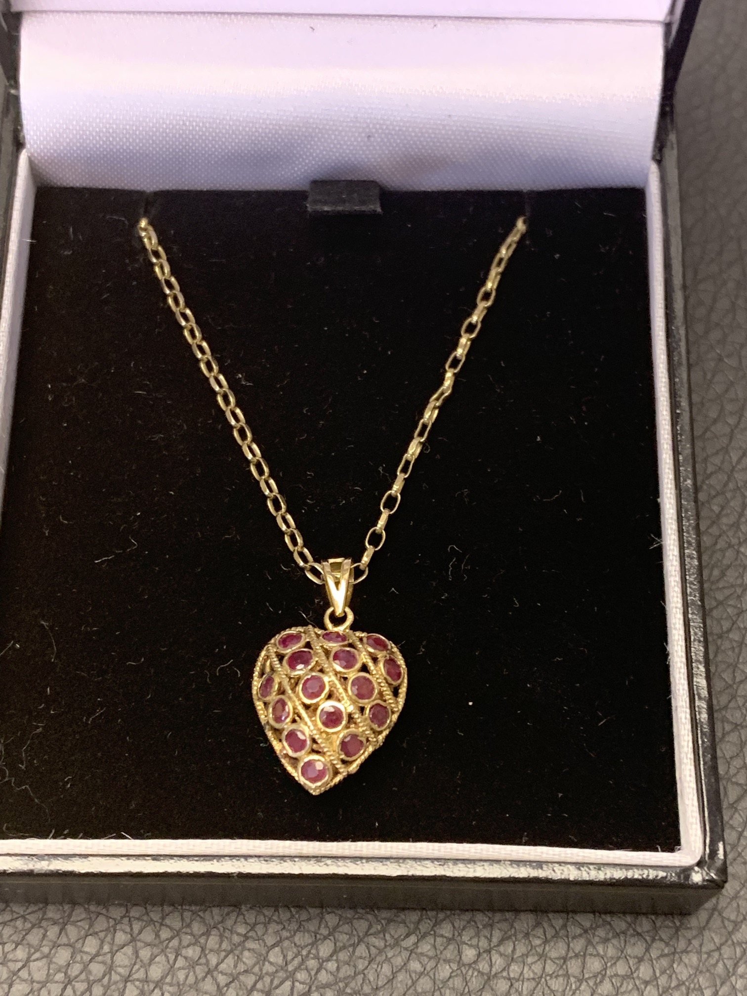 9ct GOLD SAPPHIRE & RUBY HEART PENDANT & CHAIN - Image 3 of 3