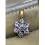 18ct GOLD 1.00ct 7 x DIAMOND FLOWER PENDANT