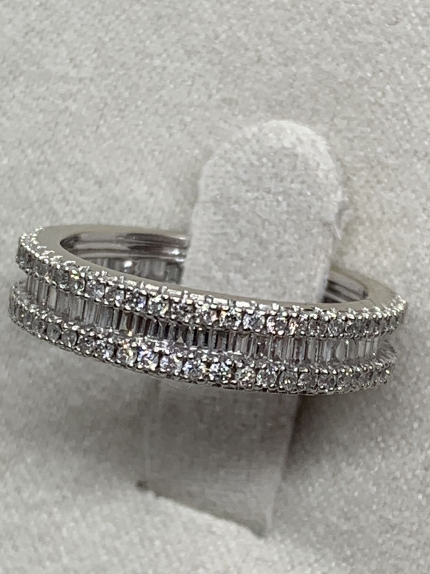 18ct WHITE GOLD 1.00ct DIAMOND FULL ETERNITY RING - Image 2 of 3