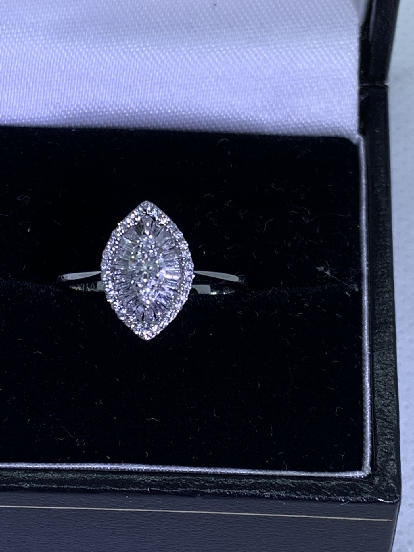 18ct WHITE GOLD DIAMOND SET RING - Image 2 of 2