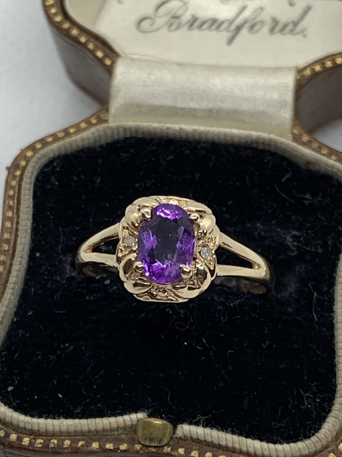 9ct GOLD AMETHYST & DIAMOND SET RING