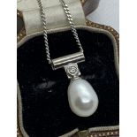 9ct WHITE GOLD DIAMOND AND PEARL SET PENDANT & CHAIN