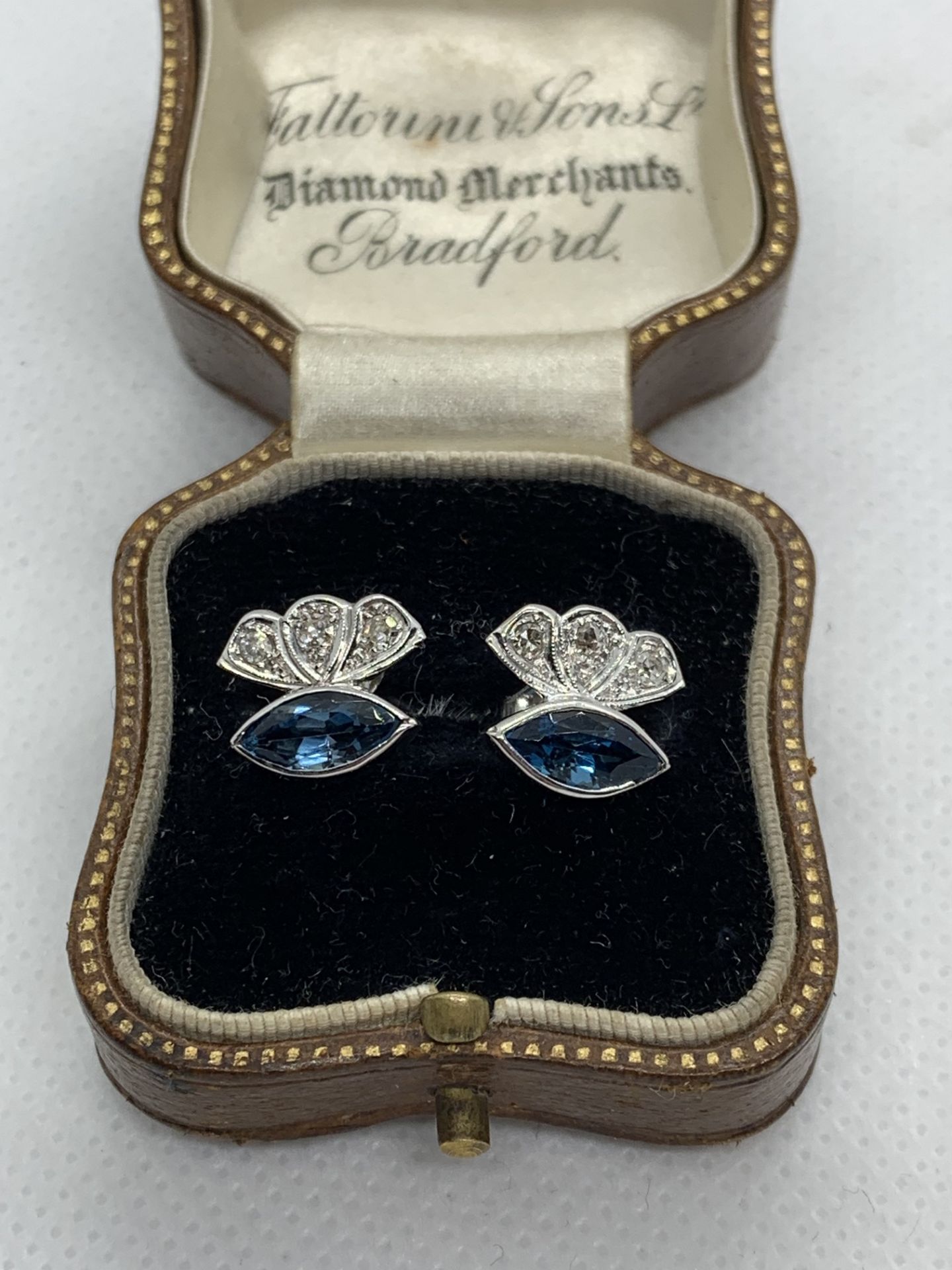 Fine pretty 18ct Gold Blue Sapphire & Diamond Earrings