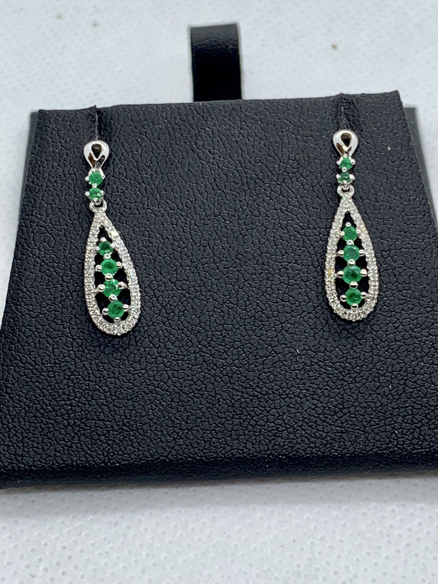 FINE 18ct WHITE GOLD EMERALD & DIAMOND DROP EARRINGS