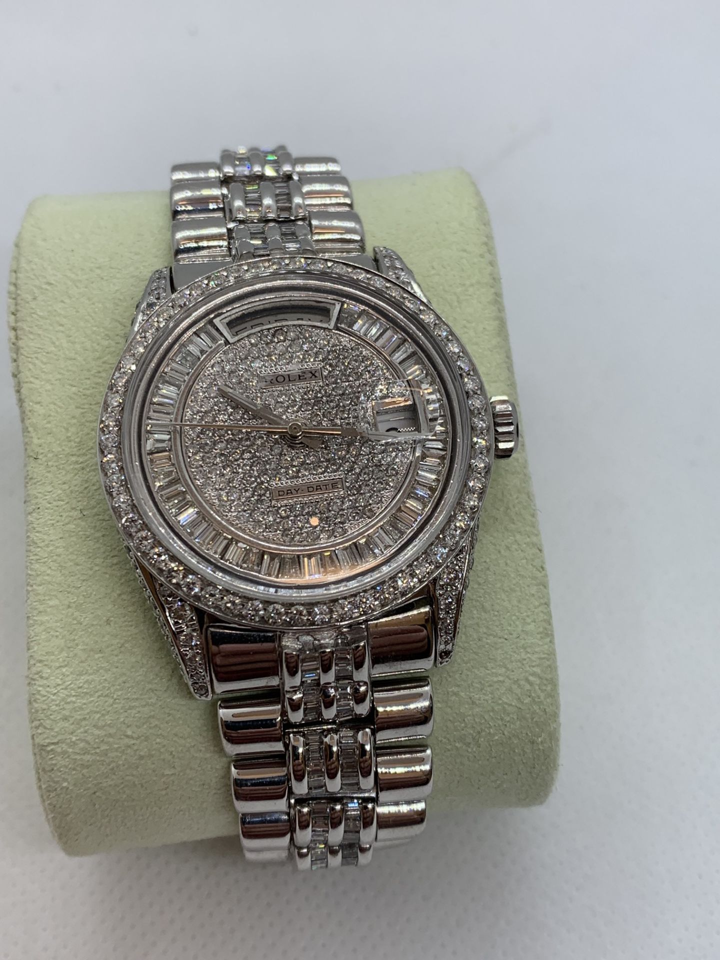 Diamond Encrusted Mens 36mm Day-Date, Solid White Gold - Diamond/ “Super President” Marked ROLEX - Image 4 of 18