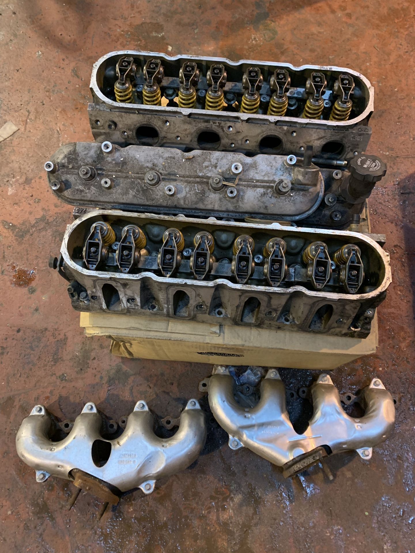 GM CHEVY LS2 PAIR OF HEADS COMPLETE WITH MANIFOLDS