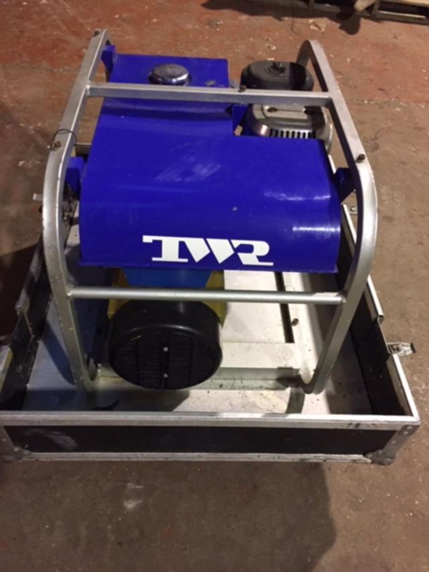 From Caterham TWR our generator 5 5 Kva 240 V and 110 With flight case - Image 2 of 5