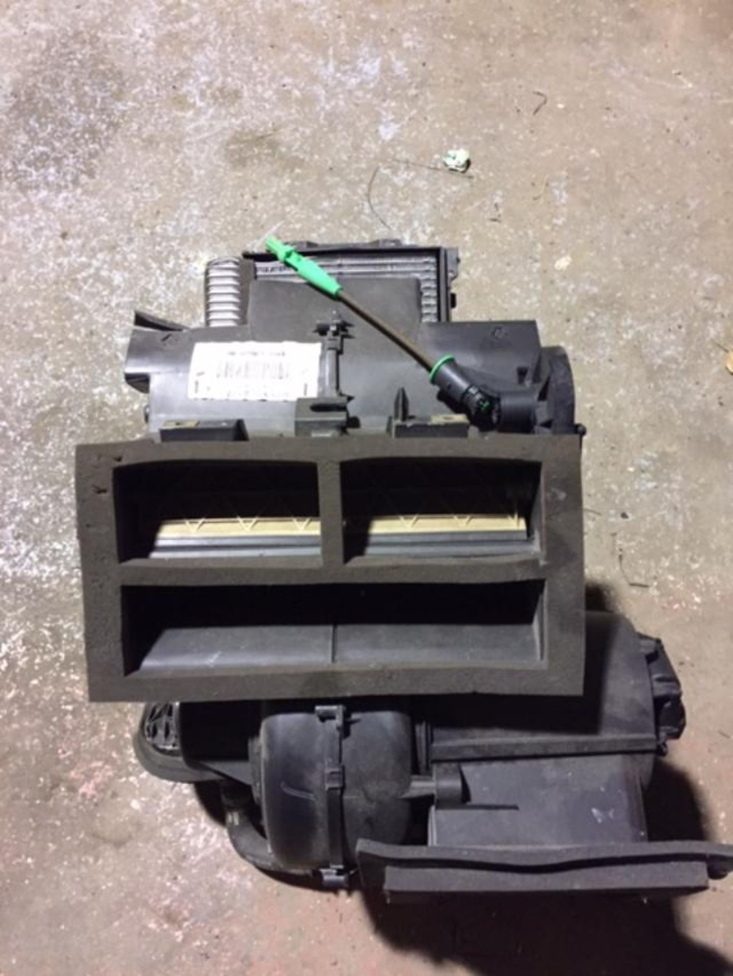 BMW X3 heater matrix and heater box - Image 2 of 5