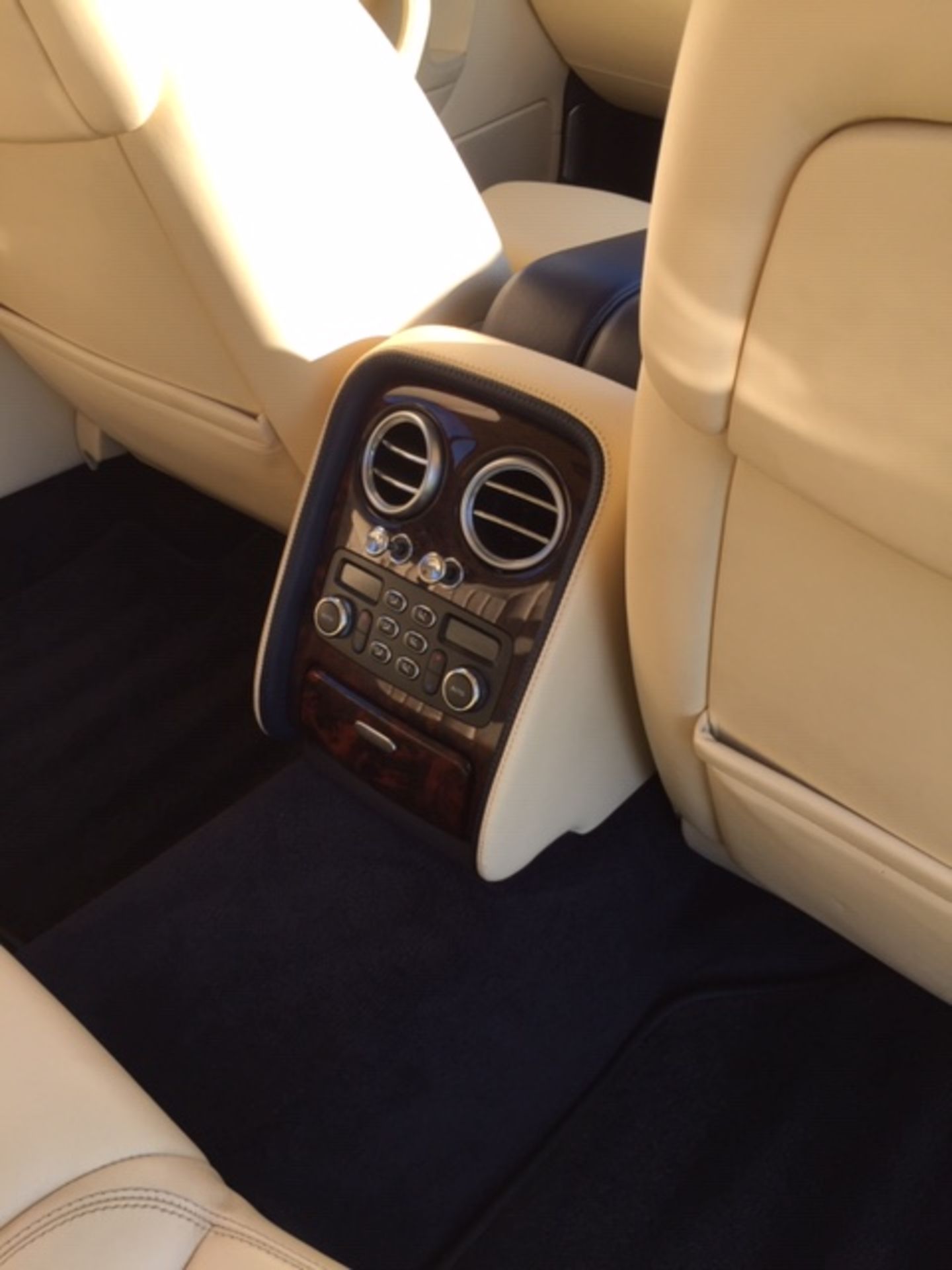 BENTLEY - Image 15 of 18