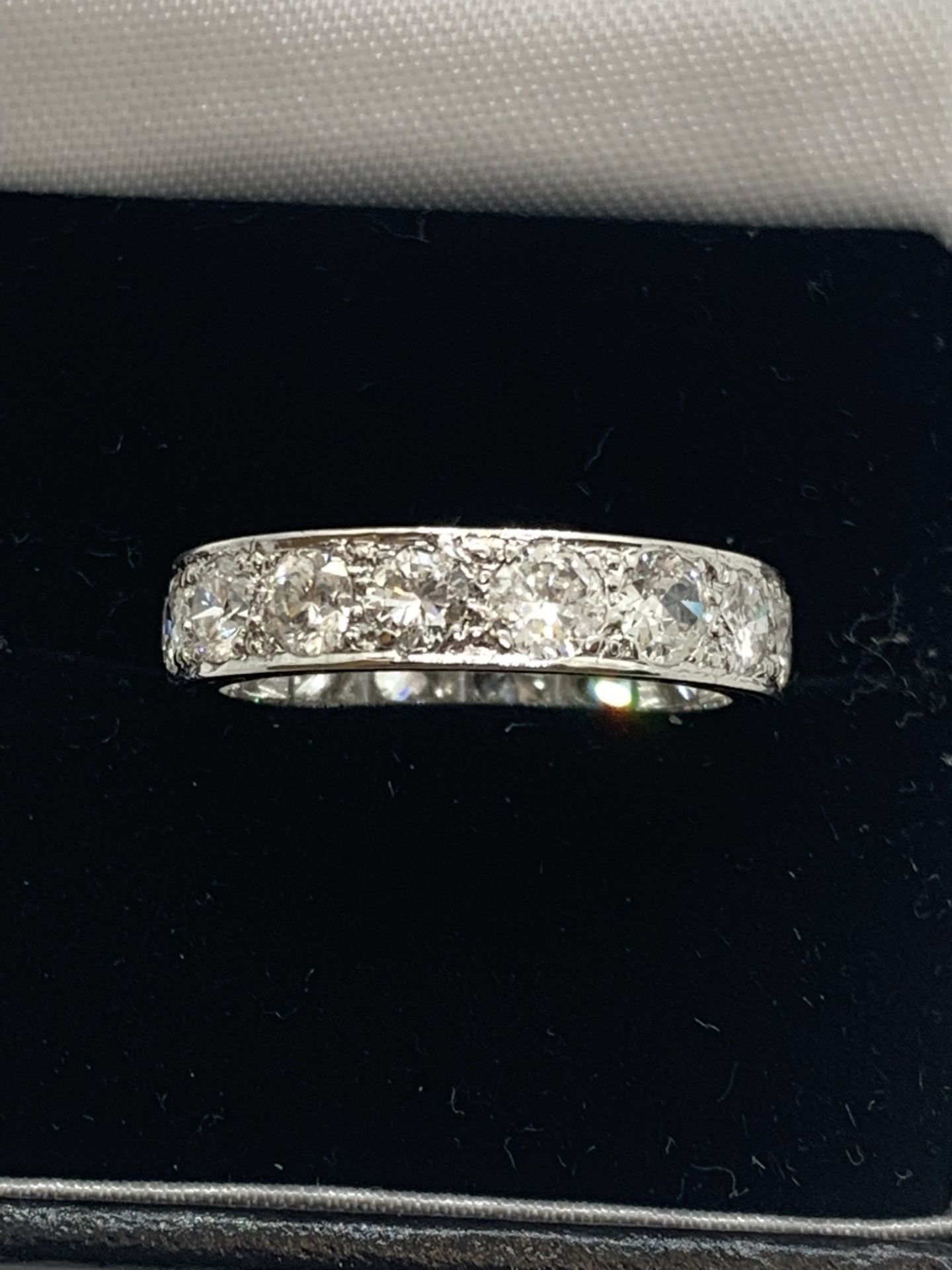 APPROX 3.00ct TO 4.00ct DIAMOND FULL ETERNITY RING SET IN 18ct GOLD - Image 2 of 3