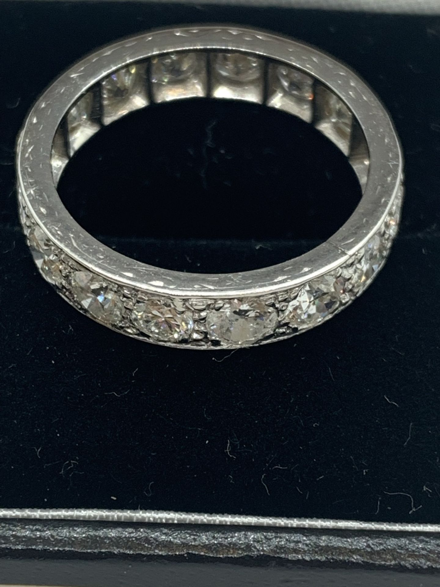 APPROX 3.00ct TO 4.00ct DIAMOND FULL ETERNITY RING SET IN 18ct GOLD - Image 3 of 3