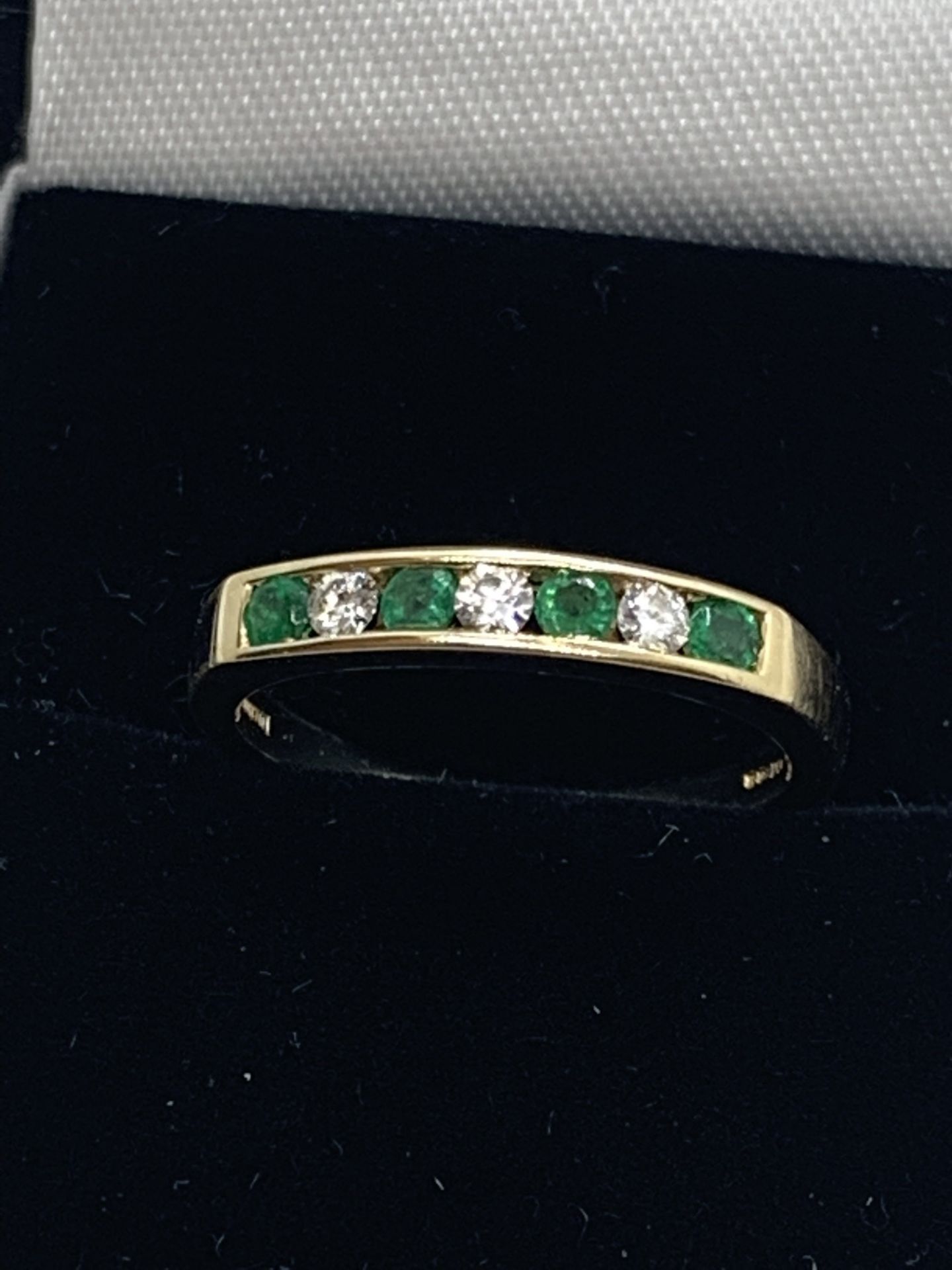 18ct GOLD EMERALD & DIAMOND CHANNEL SET RING