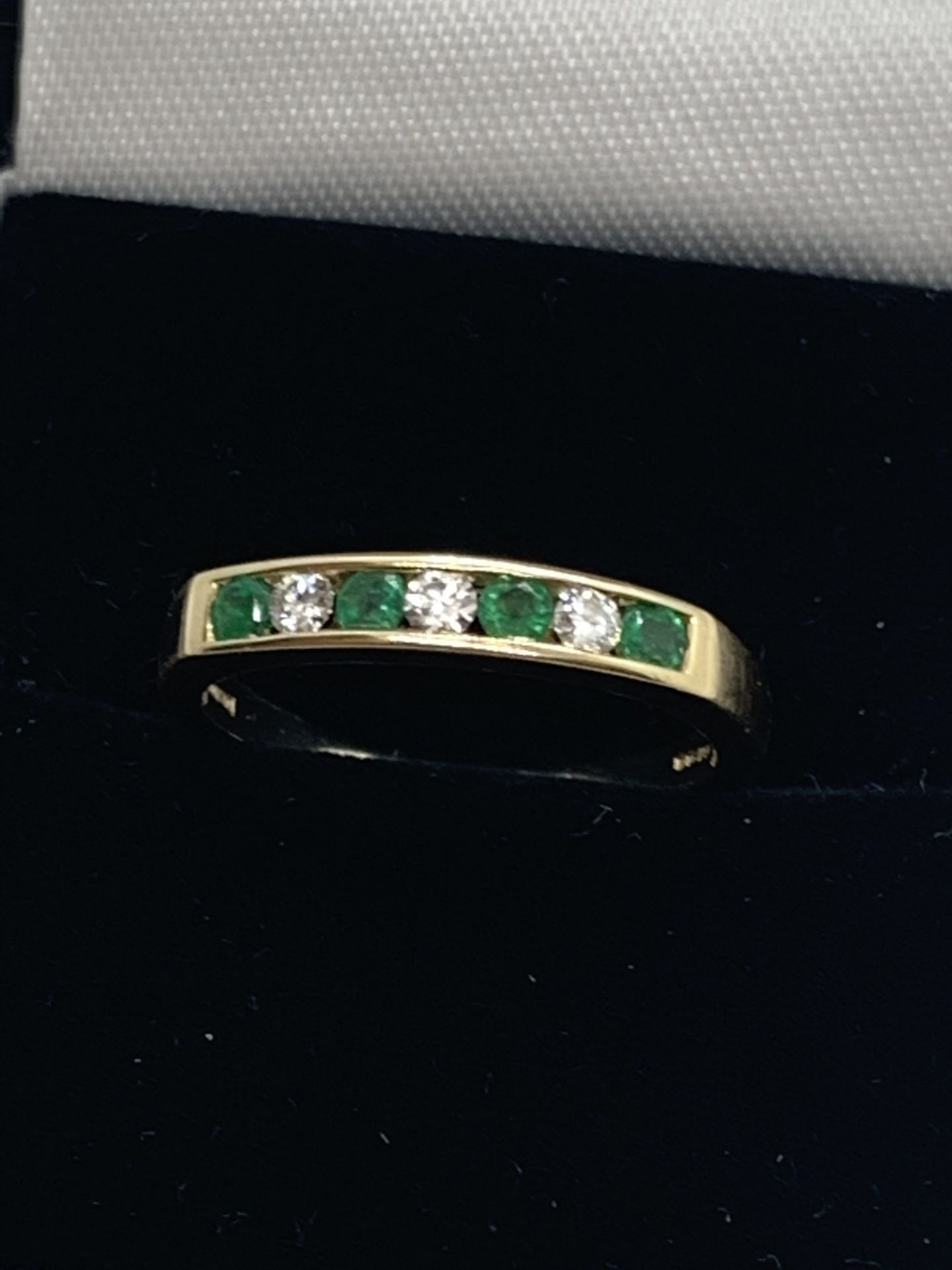 18ct GOLD EMERALD & DIAMOND CHANNEL SET RING - Image 3 of 3