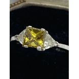 APPROX 2.00ct TDW YELLOW & WHITE DIAMOND RING 18ct GOLD