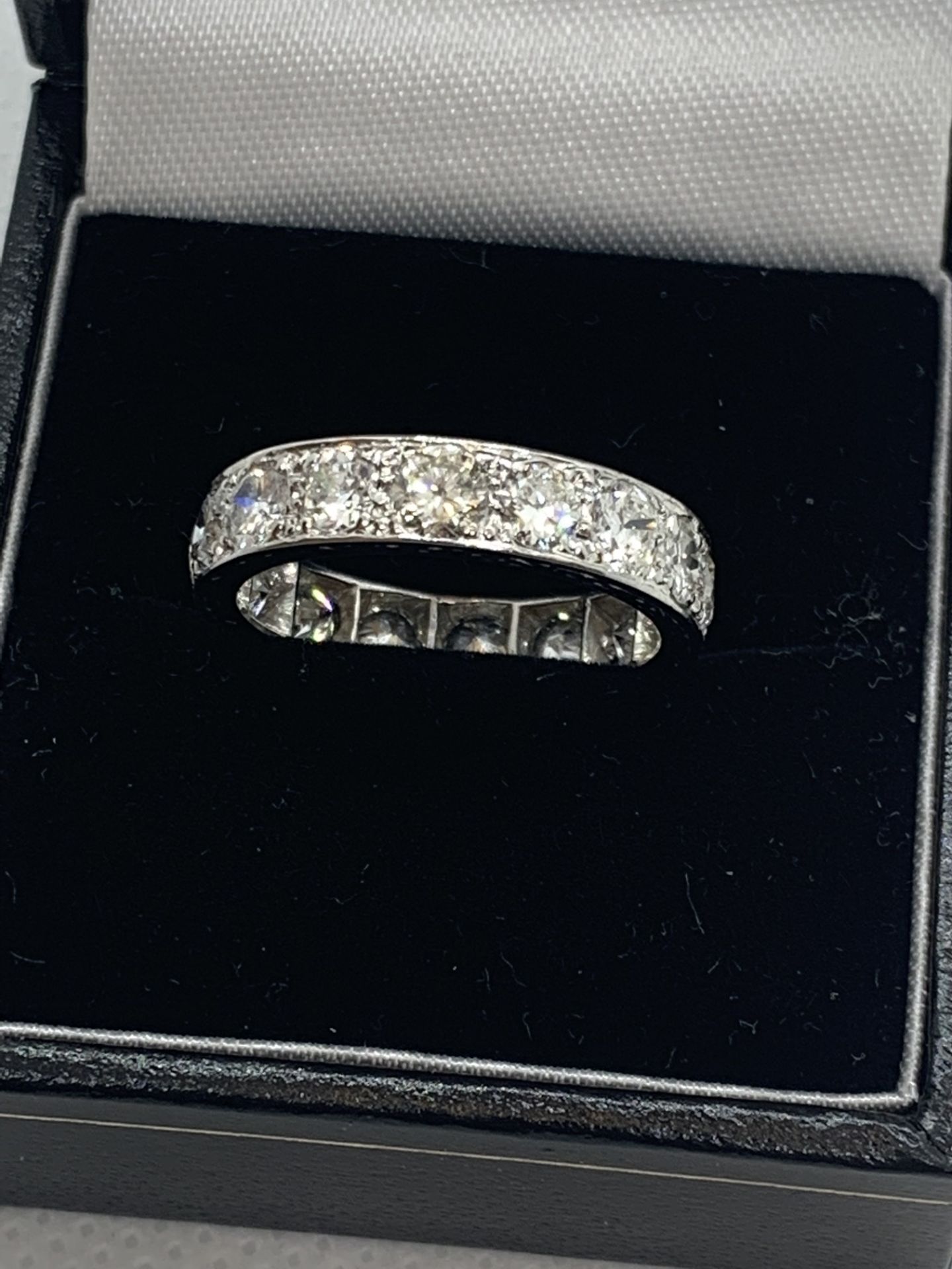 APPROX 3.00ct TO 4.00ct DIAMOND FULL ETERNITY RING SET IN 18ct GOLD