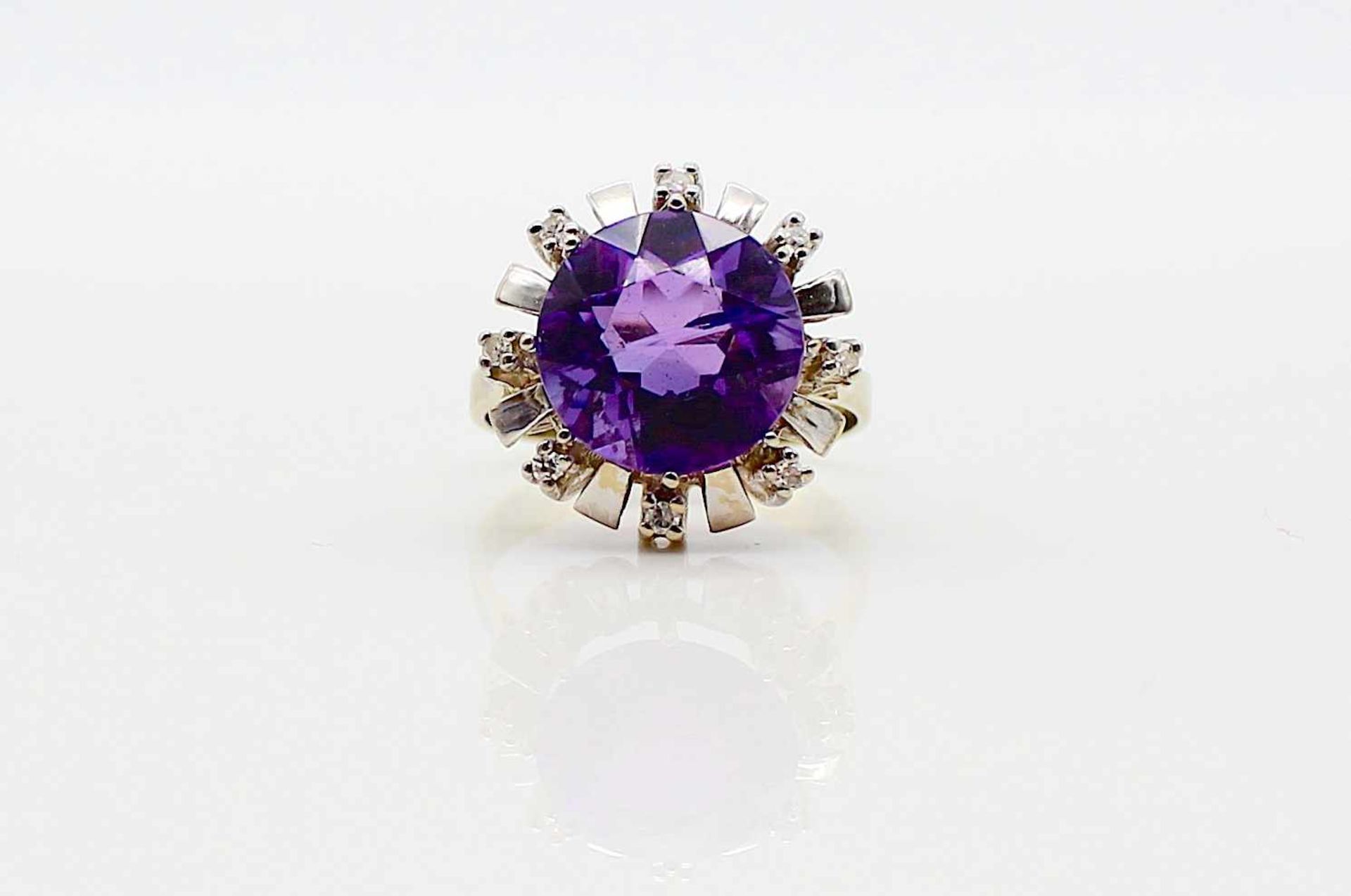 Ring 585 Weißgold mit einem Amethyst und 8 Diamanten, 4,8 g, Gr. 58