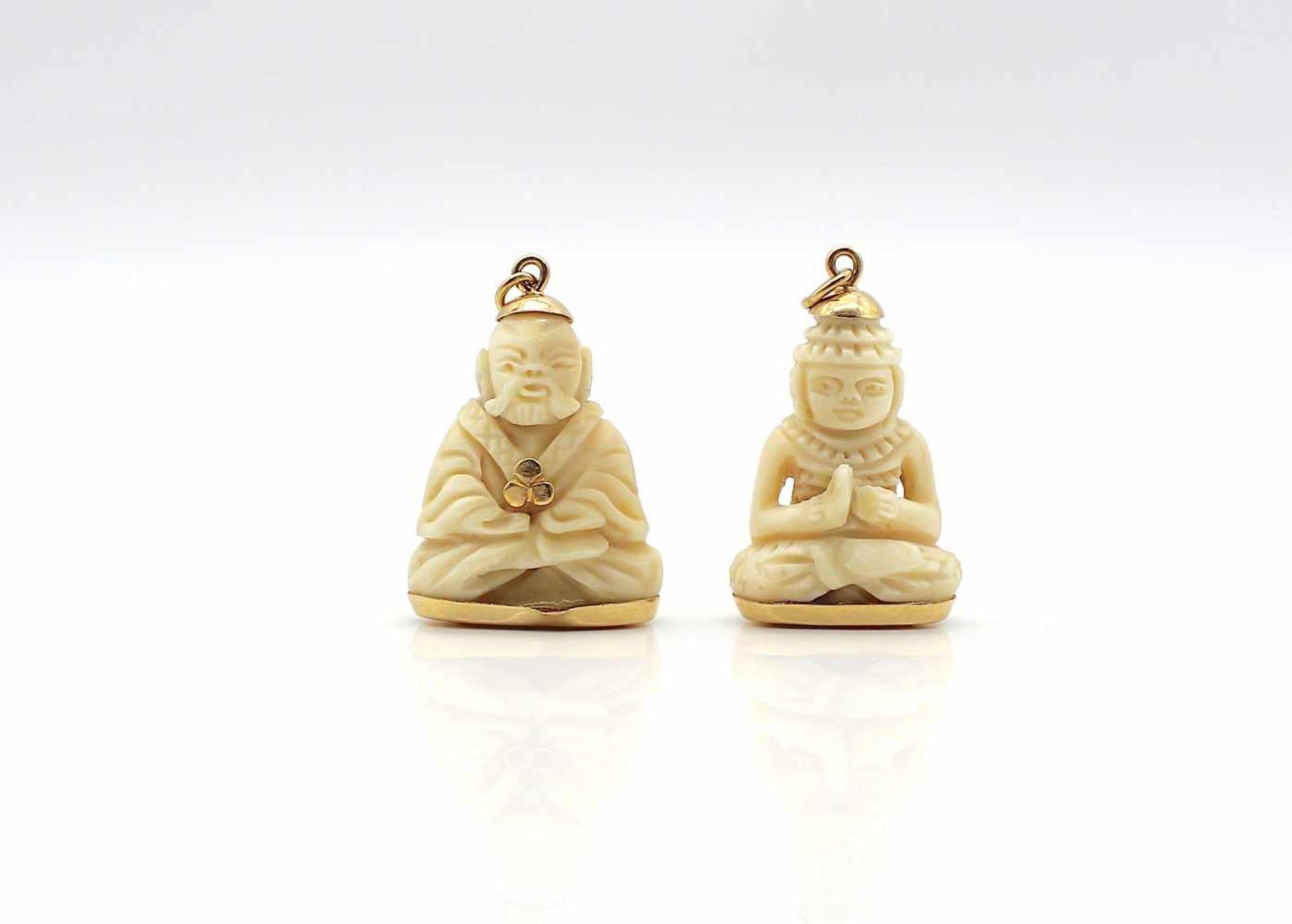 2 Figuren Bein 750 Gold, Maße 2,2 x 2,7 und 2 x 2,8 cm