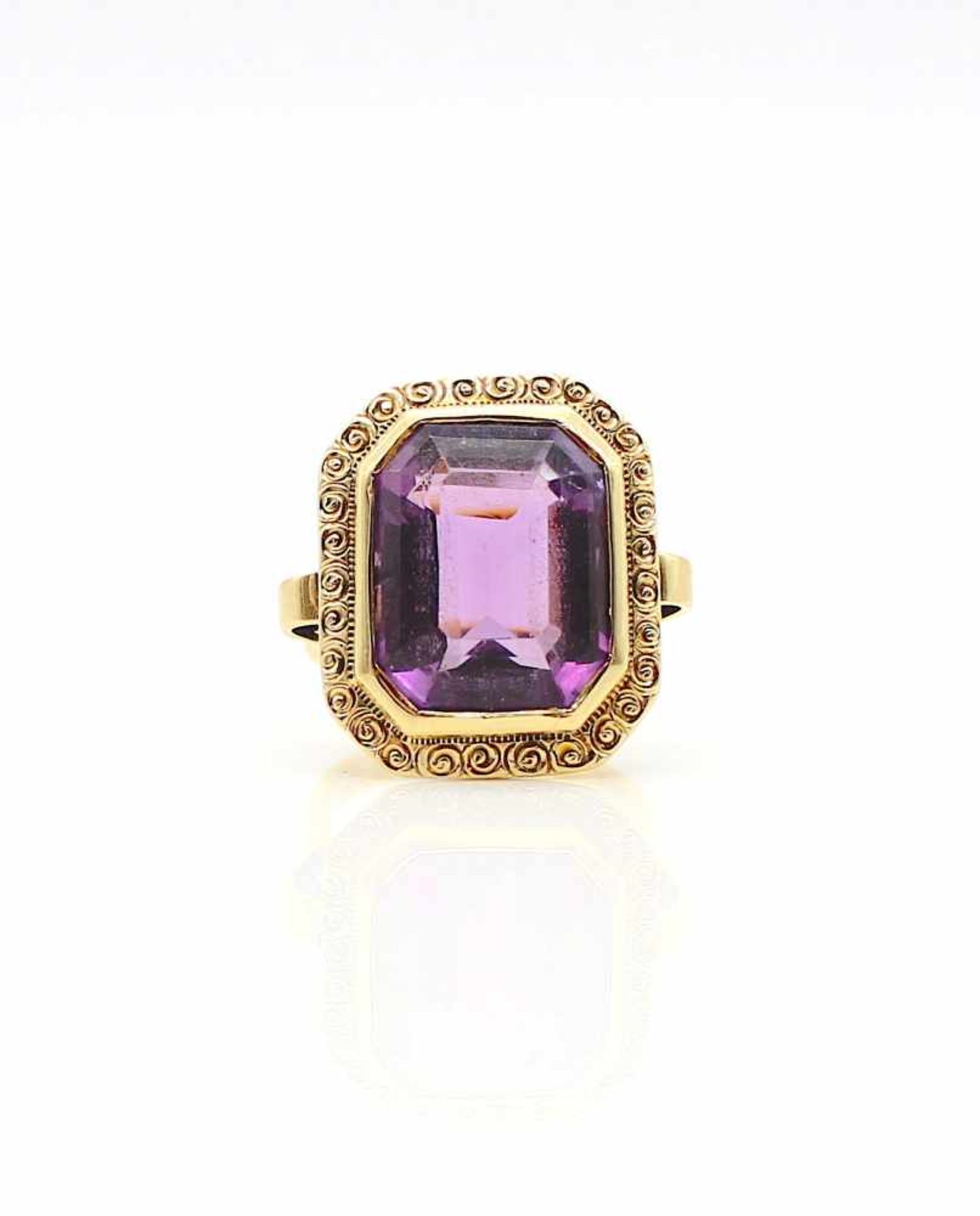 Ring in 585 Gold mit einem Amethyst, Gewicht 9 g, Gr. 56