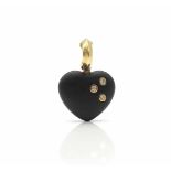 Individuelles Herz aus schwarzem Onyx mit einem Cliphänger aus 585er Gold und 3 Brillanten, gesamt