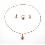 Saphir einmal andersSchmuckset aus 750er und 585er Rotgold mit orangen Saphiren und Brillanten: