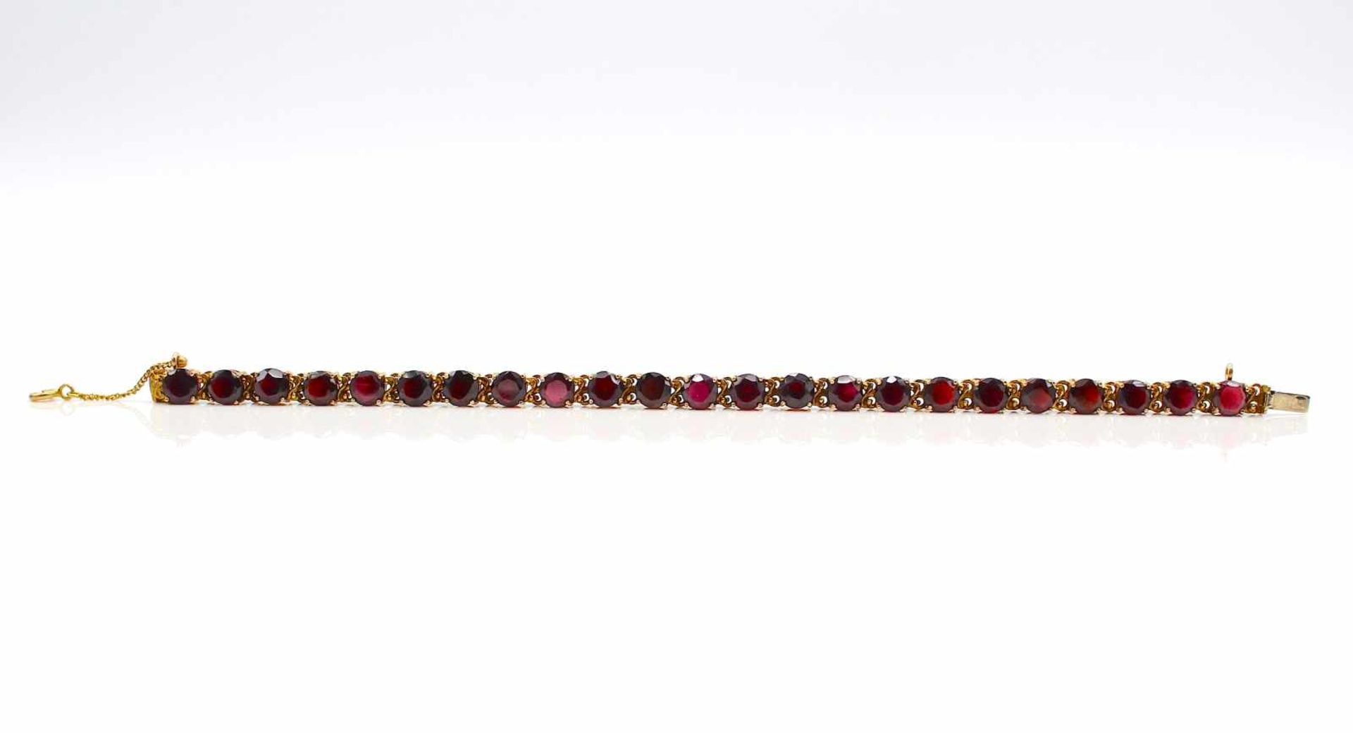 Armband aus 333er Gold mit Granat.Gewicht 17,6 g, Länge 19 cmBracelet in 333 gold with garnet.Weight - Bild 2 aus 2