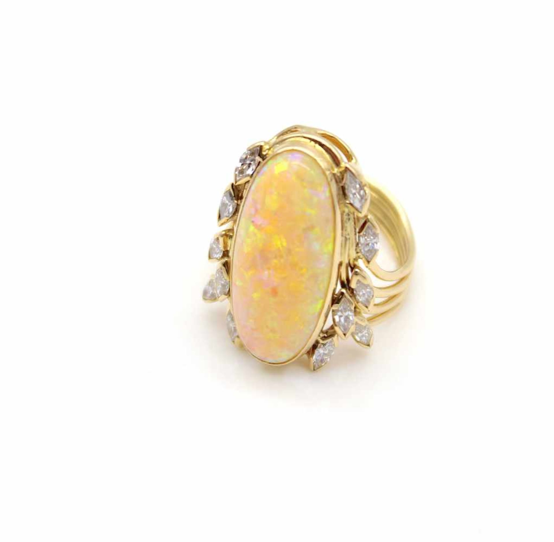 Ring aus 750er Gold mit einem Edelopal und 12 Diamanten, gesamt ca. 0,48 ct mit hohem Farbgrad und - Bild 2 aus 3