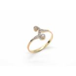 Ring aus 585er Gold mit 9 Diamanten gesamt ca. 0,45 ct mittlere Qualität.Gewicht 2,3 g, Größe 61Ring