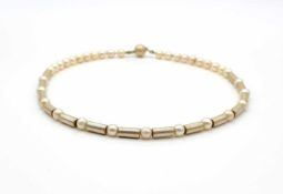 Perlenkette geprüft auf Silber / vergoldet. Länge 47 cm, mit MagnetschloßPearl necklace tested for