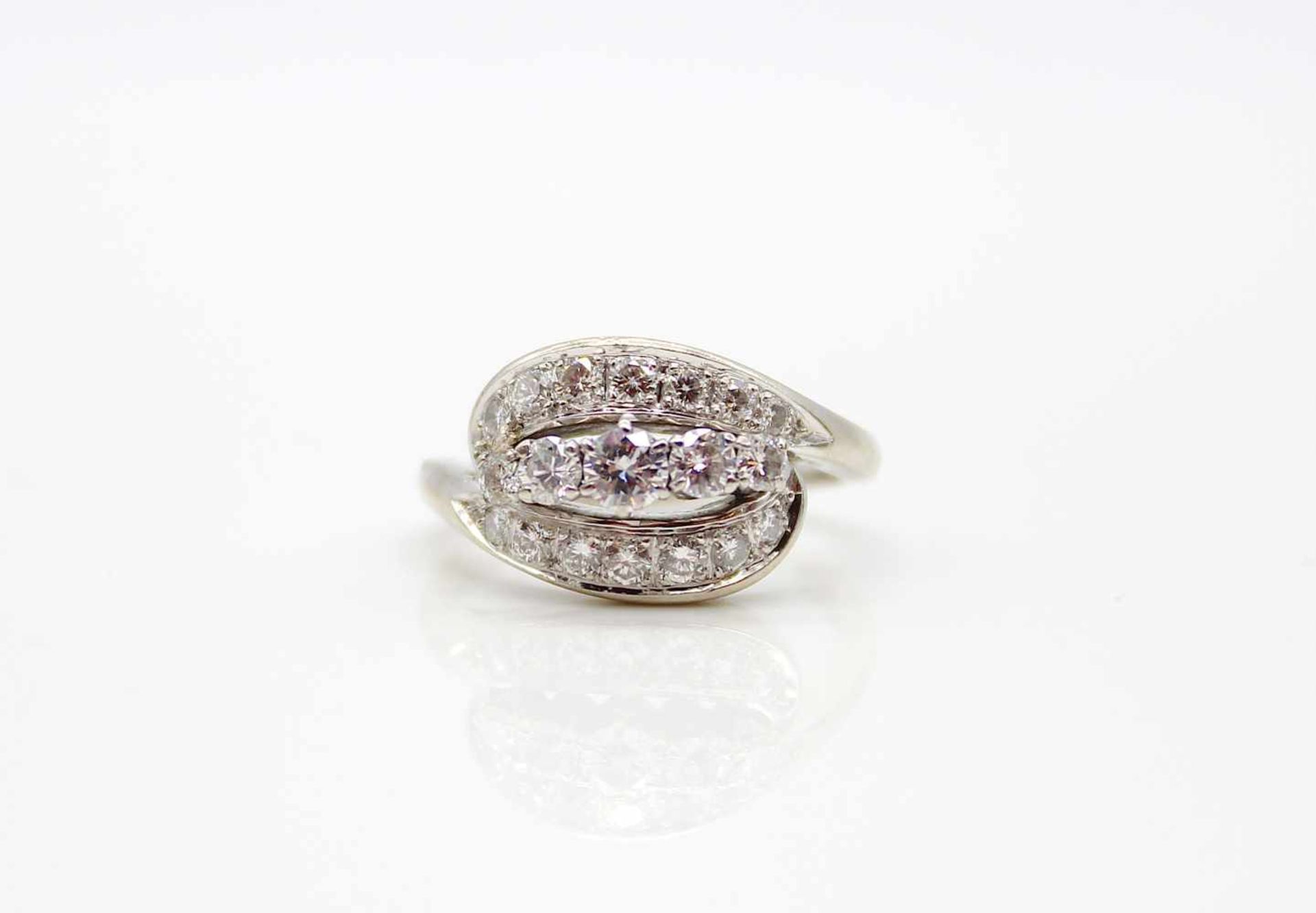Ring in 750 white gold with 19 brilliants, approx. 0.86 ct in medium quality.Weight 6.8 g, size - Bild 3 aus 3