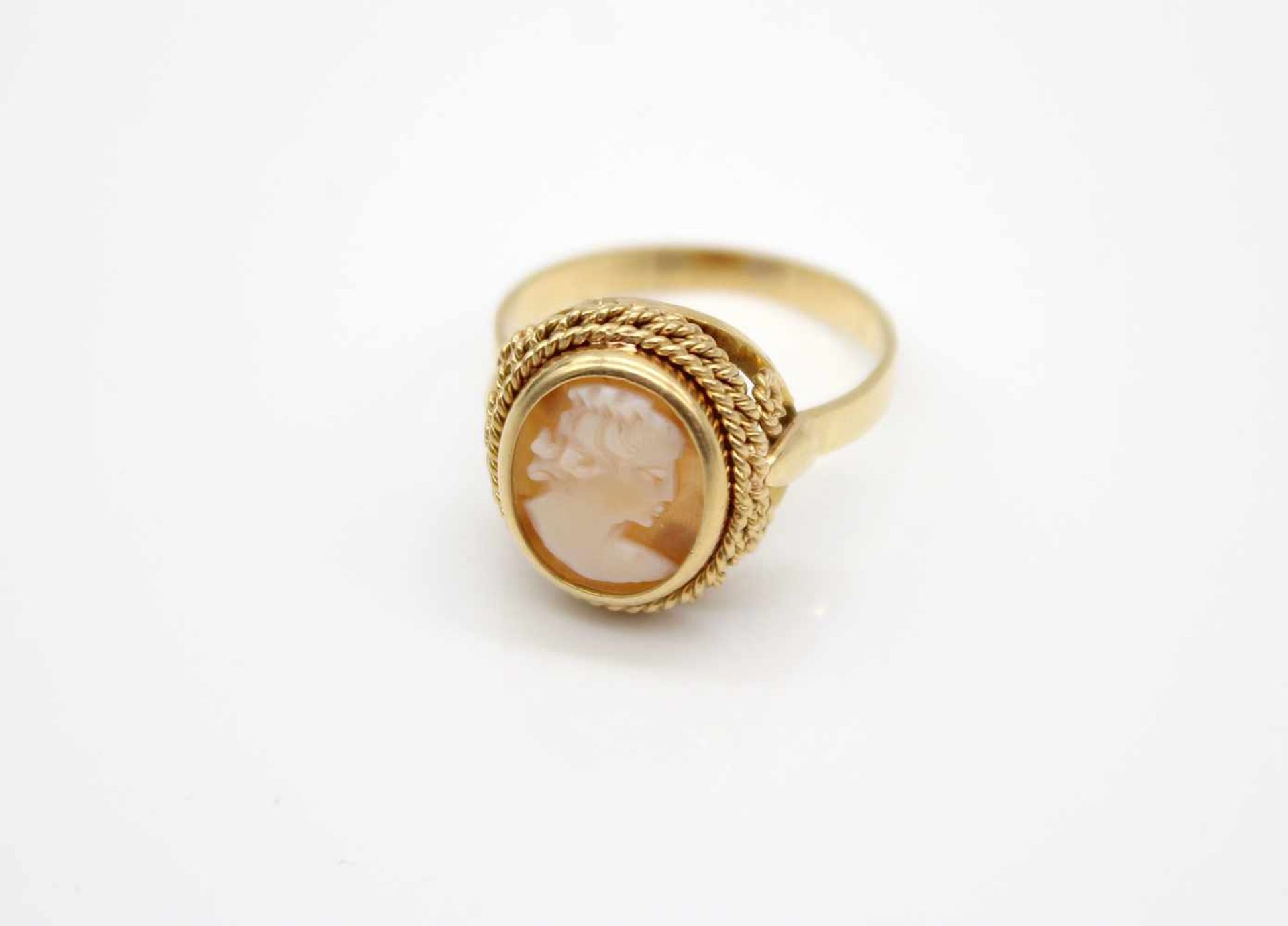 Ring of 585 gold with a cameo.Weight 4.1 g, size 58- - -15.00 % buyer's premium on the hammer - Bild 2 aus 3