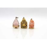 3 pendants in 750 gold with pink quartz, coral and leg.Weight 38.3 g, dimensions : 22.3 x 37.3 and