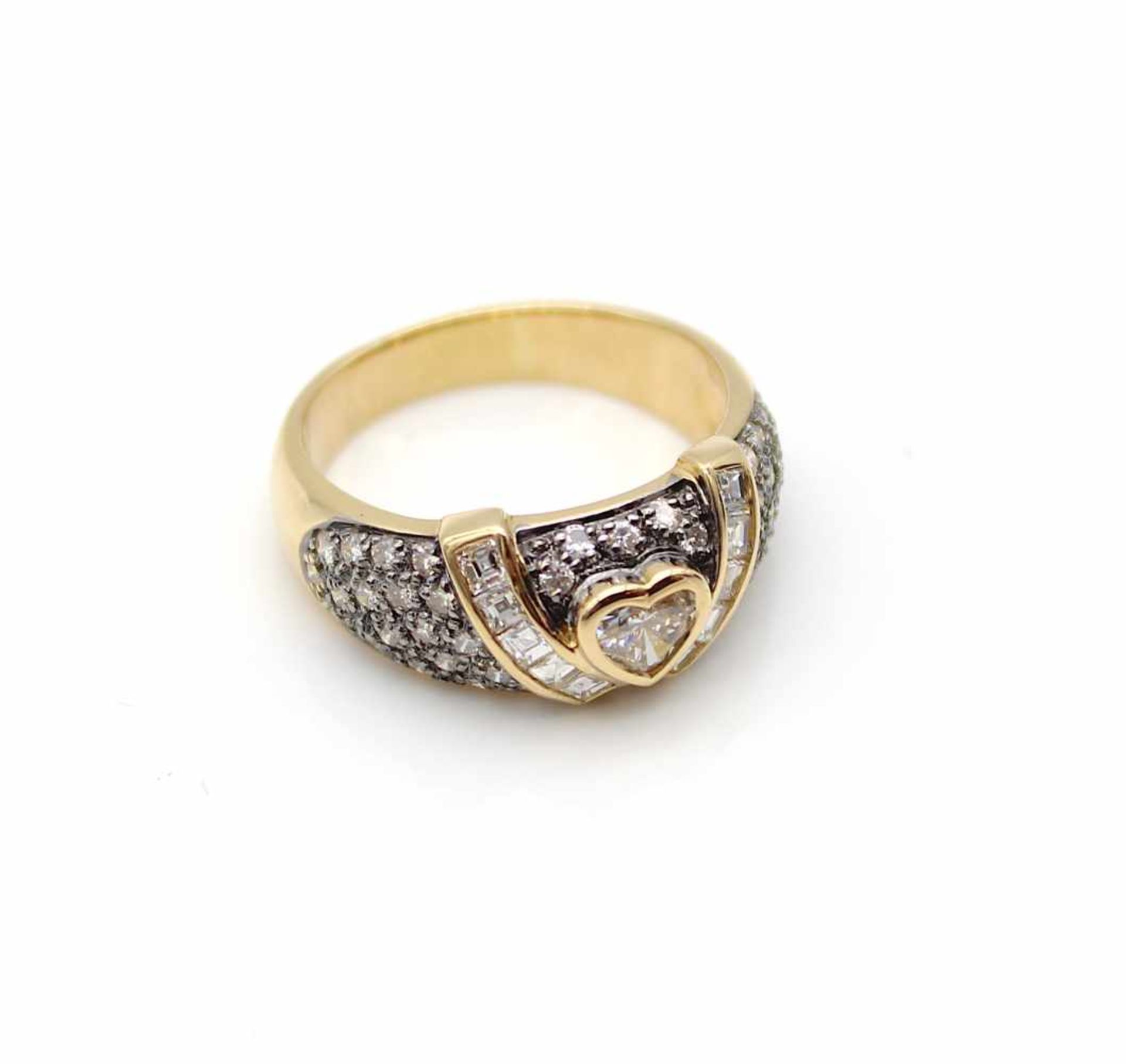 Ring made of 585 gold and black rhodium with a diamond heart of approx. 0.45 ct with a high - Bild 2 aus 3