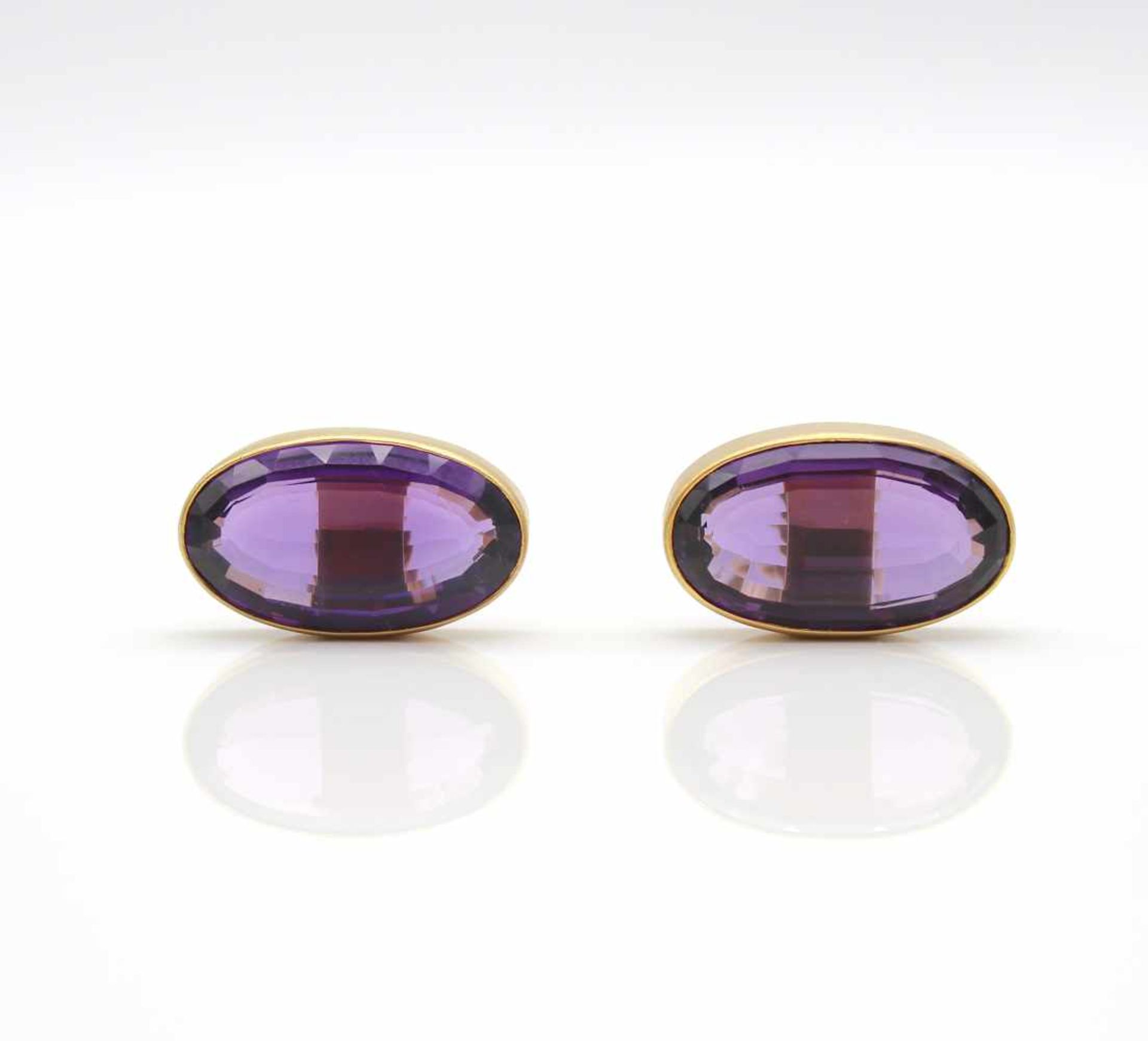 Earrings tested for 750 gold with 2 amethysts each approx. 12 ct, weight 14.5 g, dimensions 23.5 x - Bild 3 aus 4