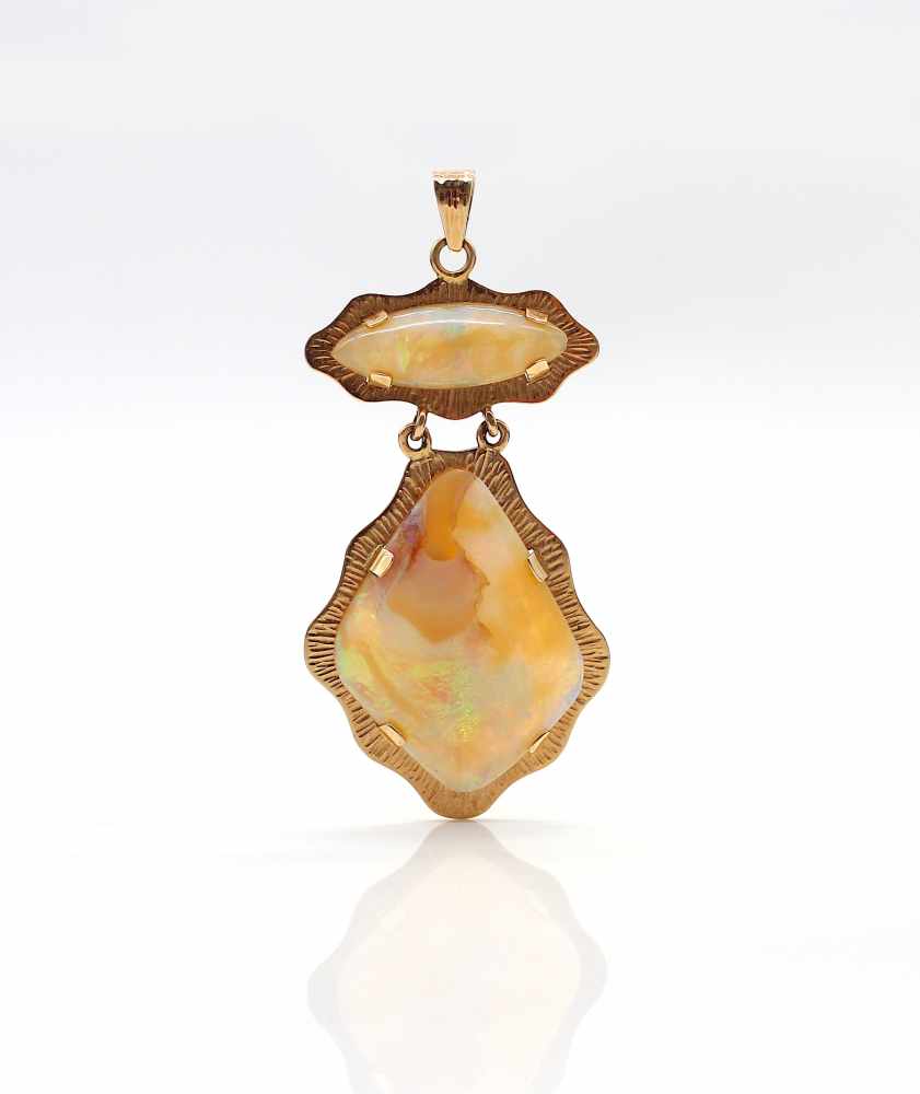 Pendant tested for 585 gold with 2 white precious opals.Weight 8,7 g, dimensions : 28,2 x 14 and - Image 2 of 3