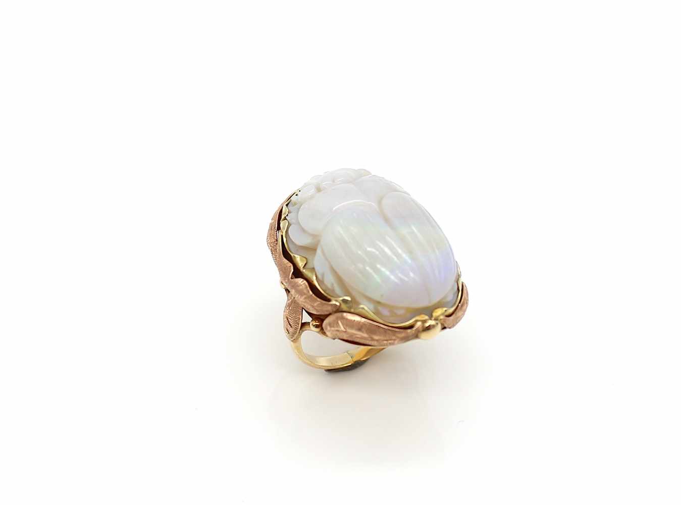 Ring in 585 gold with an opal in the shape of a scarab.Weight 12,2 g, size 55, opal dimensions : - Image 2 of 4