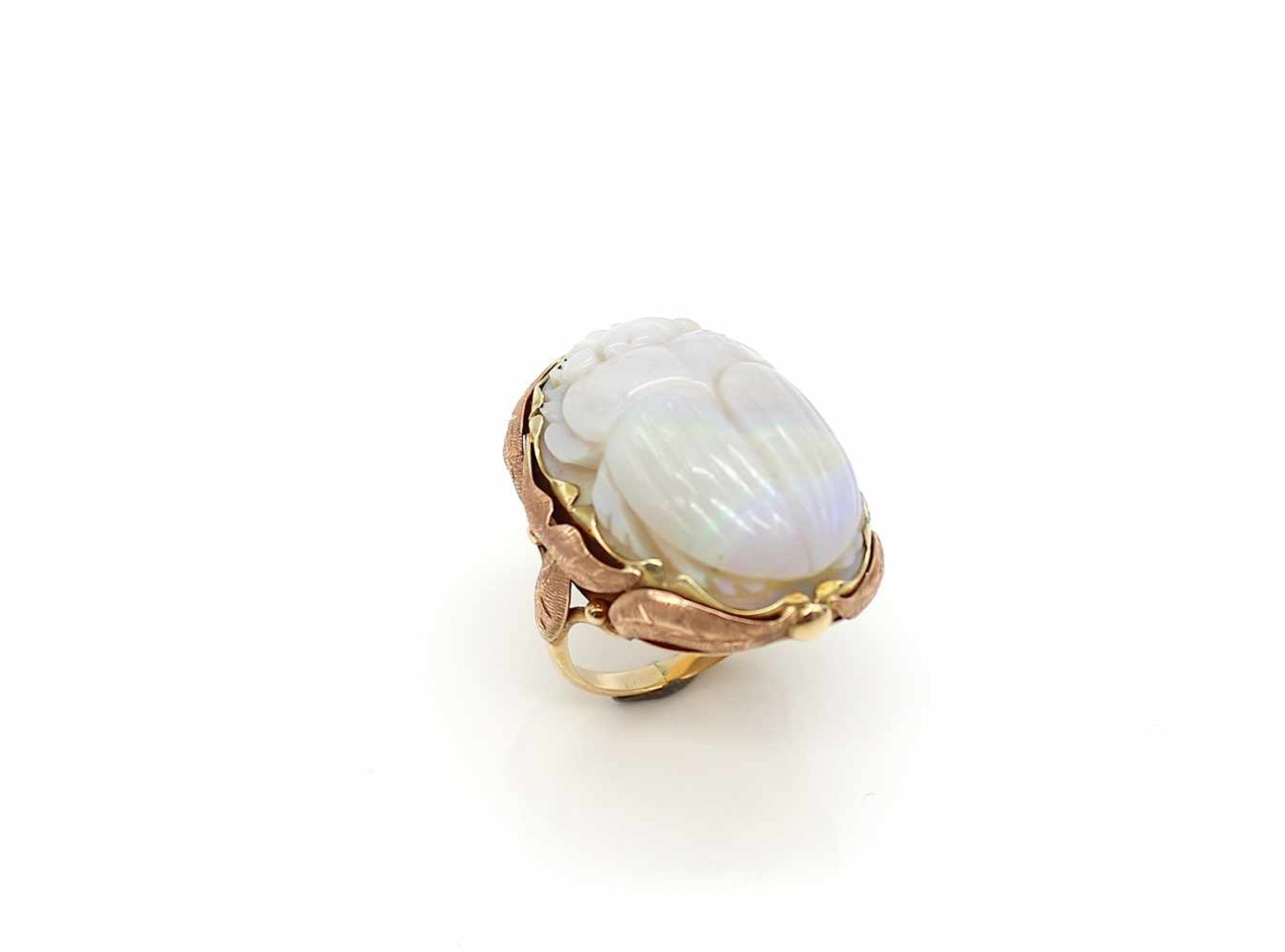 Ring in 585 gold with an opal in the shape of a scarab.Weight 12,2 g, size 55, opal dimensions : - Bild 2 aus 4