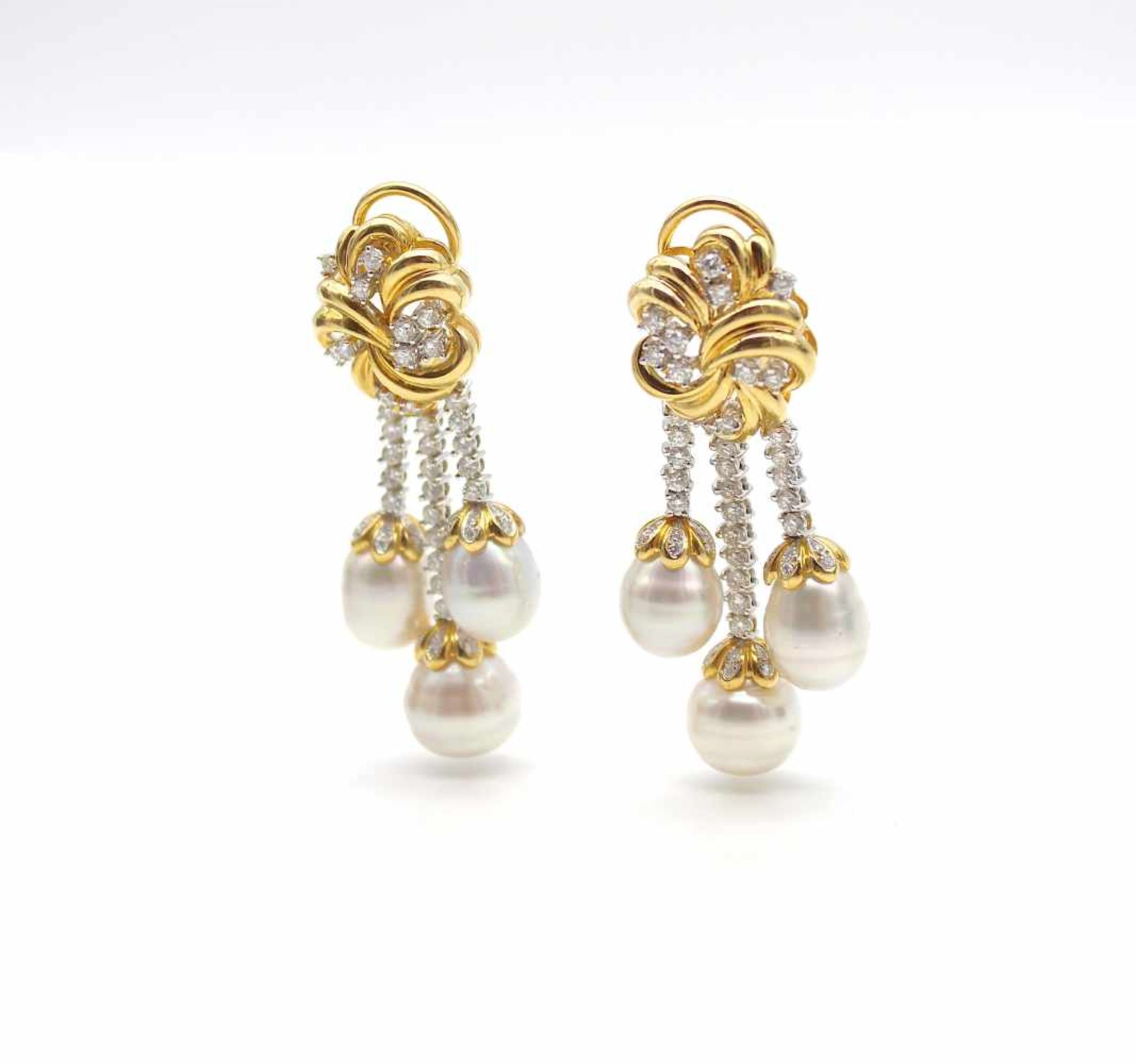 1 pair of earrings made of 750 gold with brilliants, total ca. 2,20 ct in medium quality and 6 South - Bild 2 aus 3