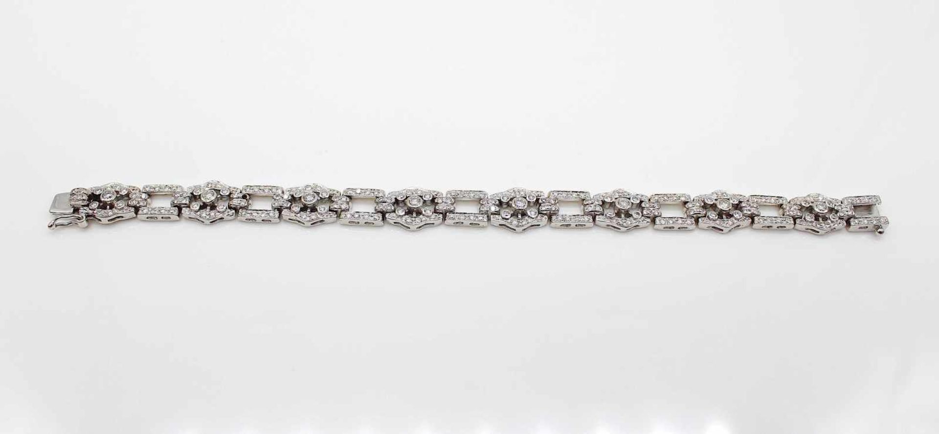 Bracelet made of 750 white gold with various brilliants ( 2 diamonds ), total approx. 2.7 ct in - Bild 2 aus 3